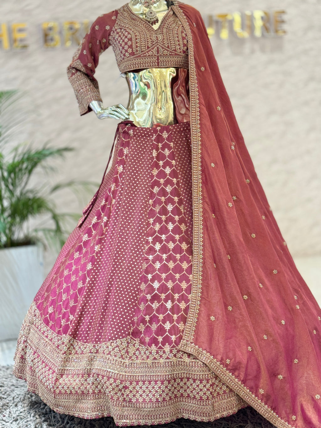 Zari Royale Lehenga Set q562270