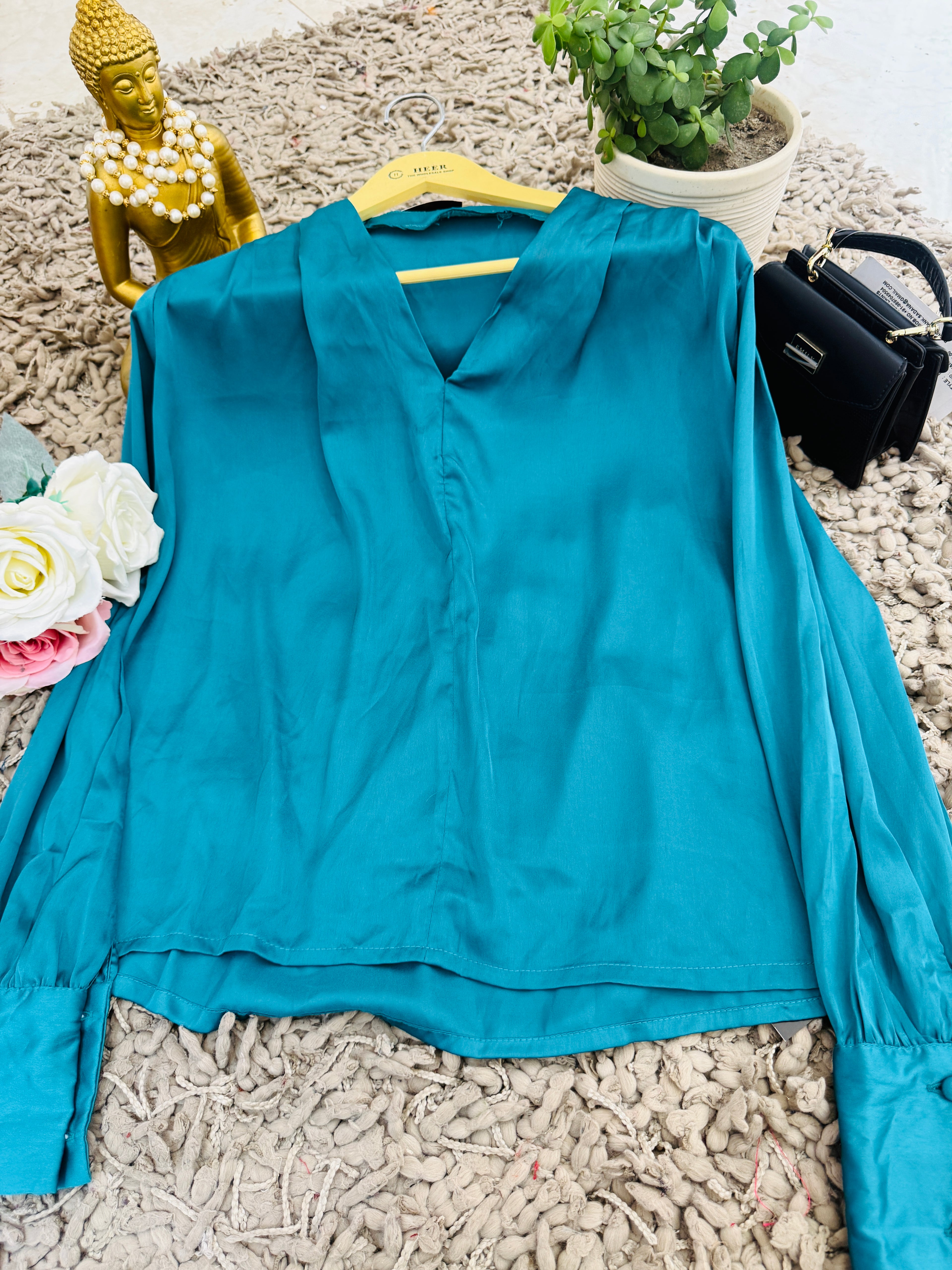 Q562772 Turquoise Satin Luxe Top
