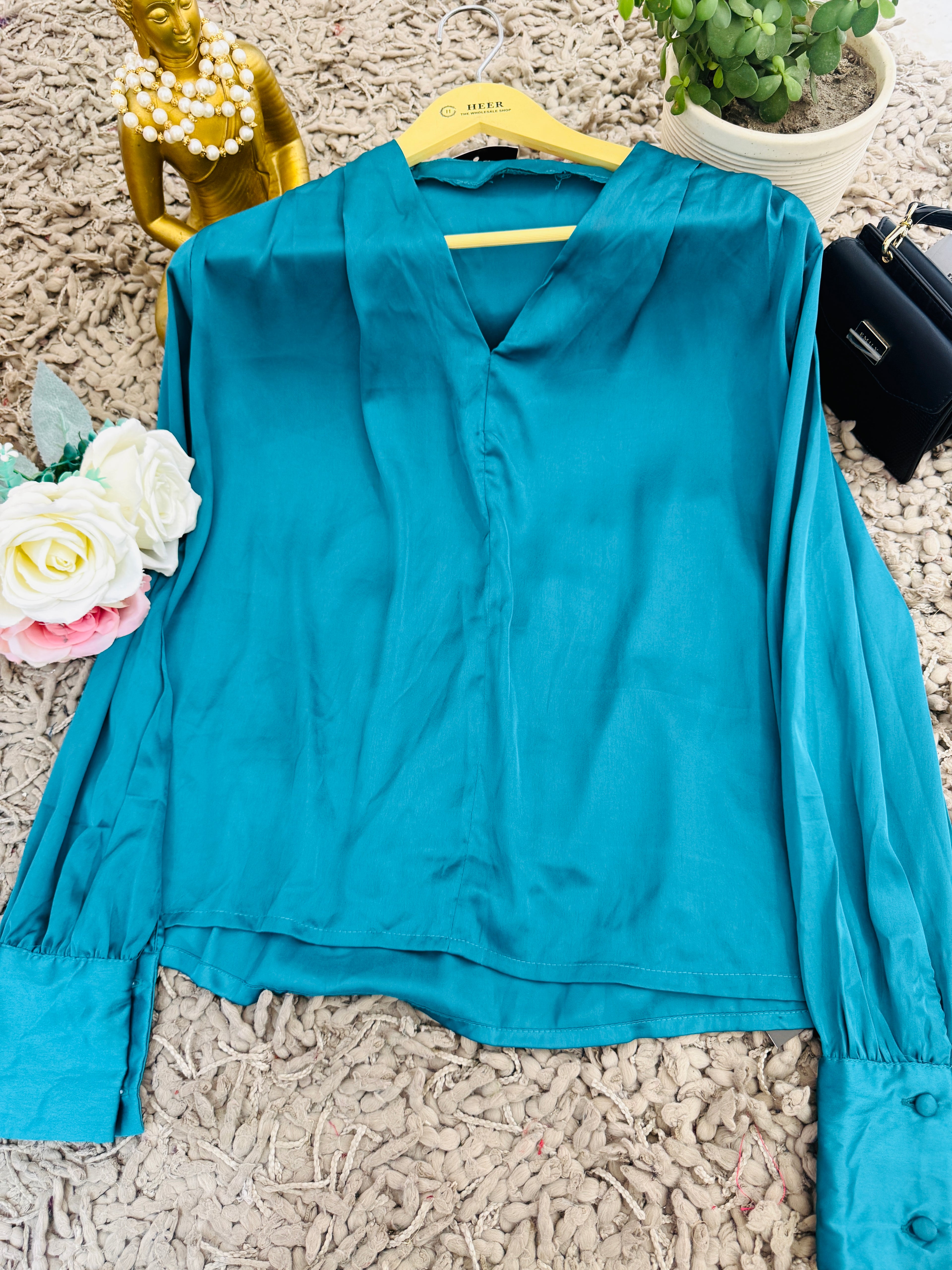 Q562772 Turquoise Satin Luxe Top
