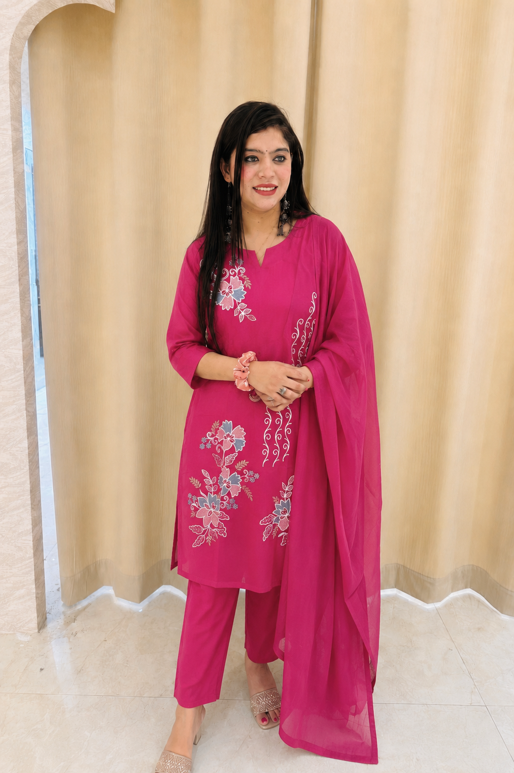 Elegant Rose Pink Cotton Kurta Set with Intricate Floral embrodary q562937