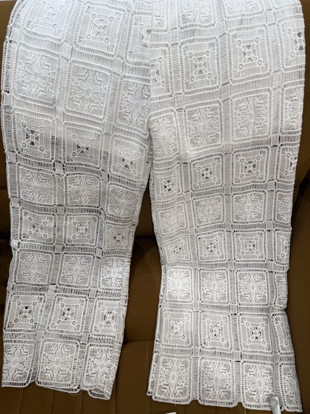 Q561229 White lace coord set