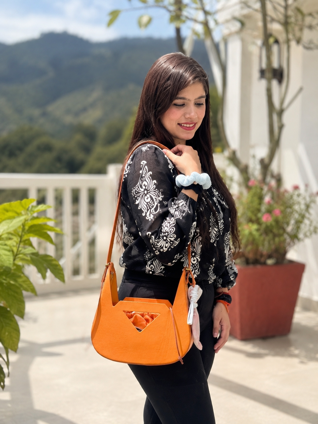 Q562711 Architectural Cut-Out Bucket Handbag