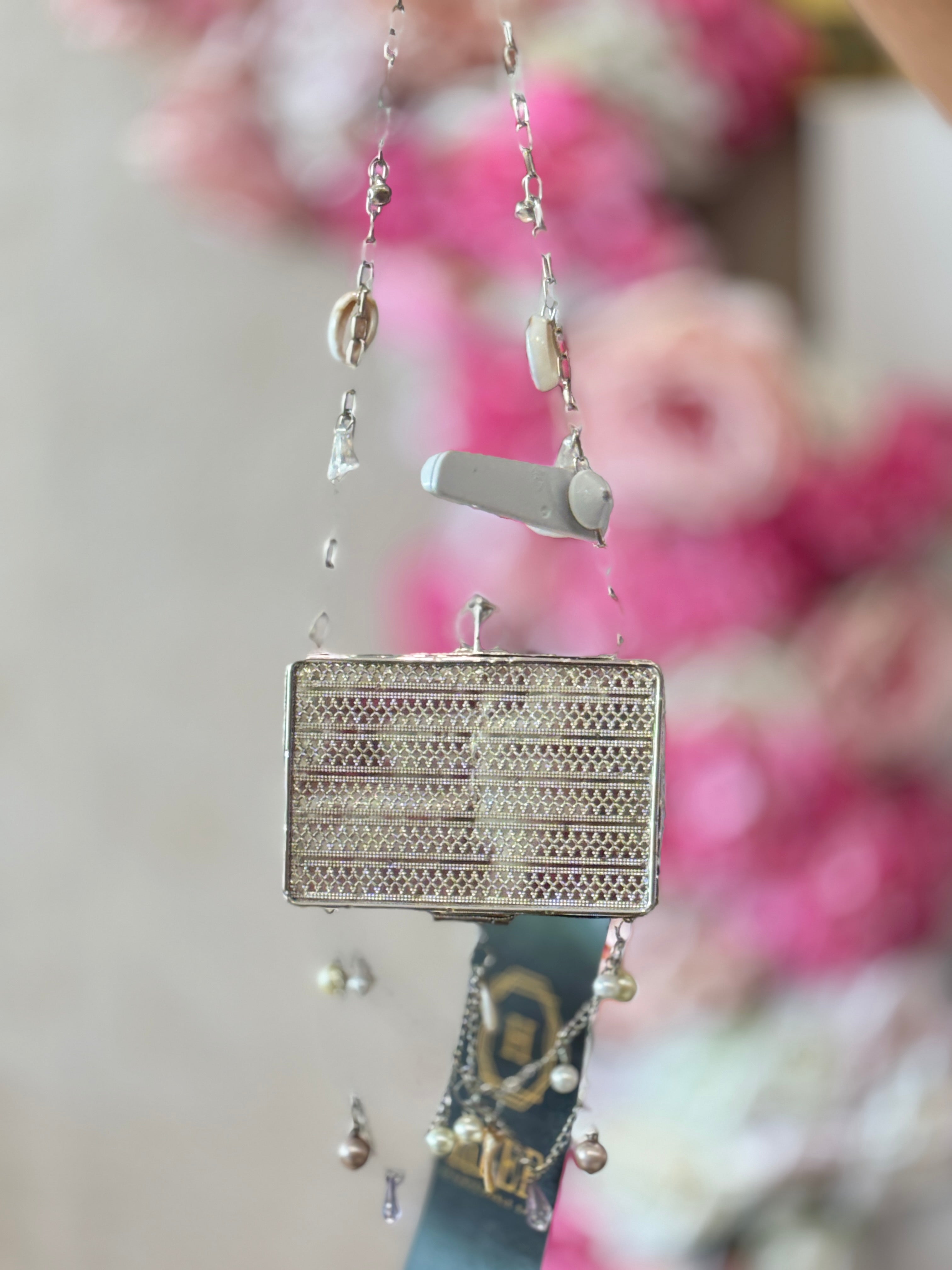 Q562715 Ornate Embellished Hard-Case Clutch Handbag