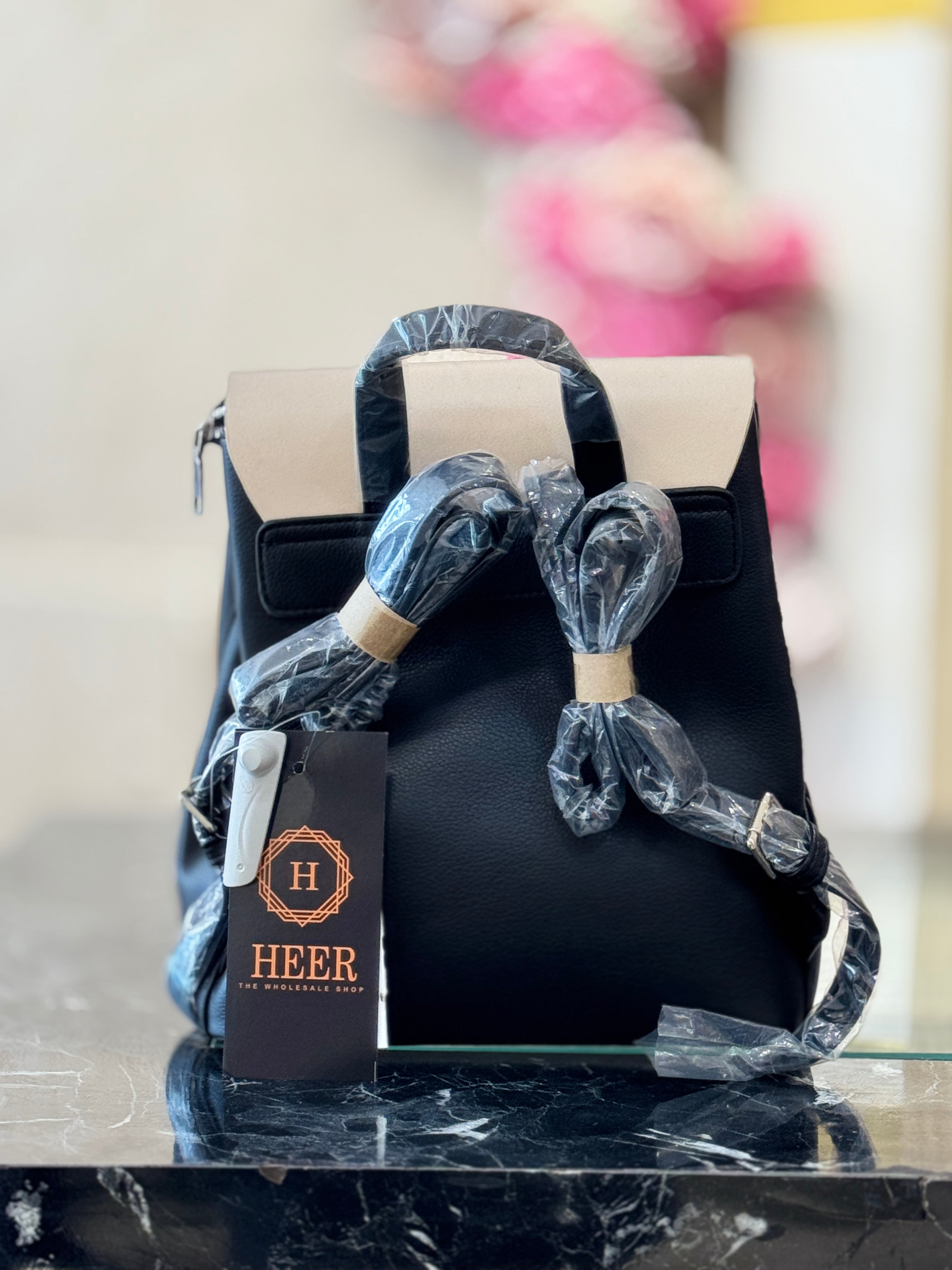 Chic Dual-Tone PU Leather Multi-Compartment Backpack q562449