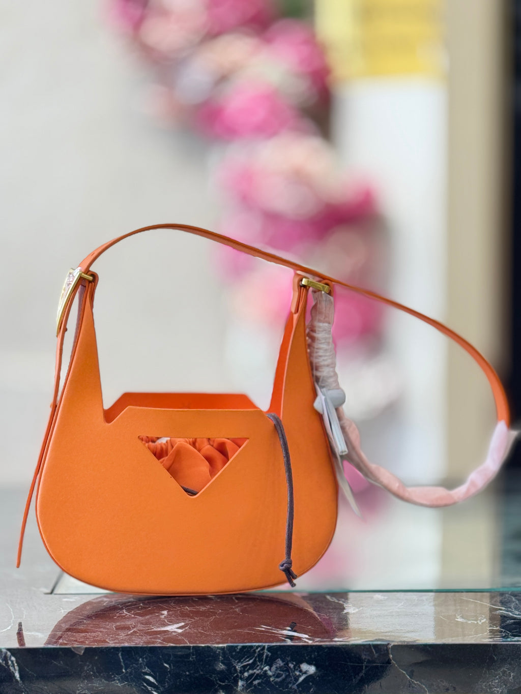 Q562711 Architectural Cut-Out Bucket Handbag