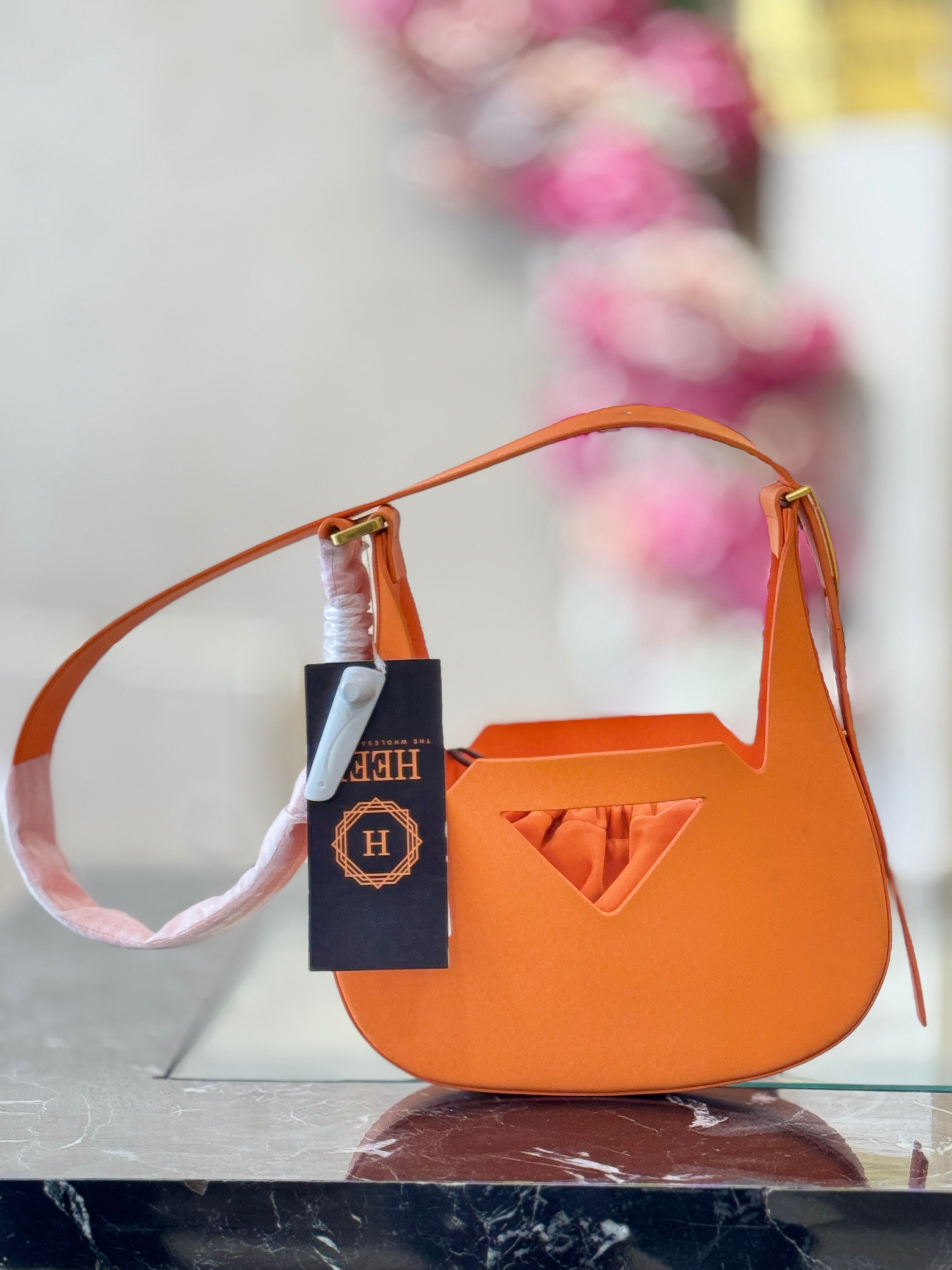 Q562711 Architectural Cut-Out Bucket Handbag