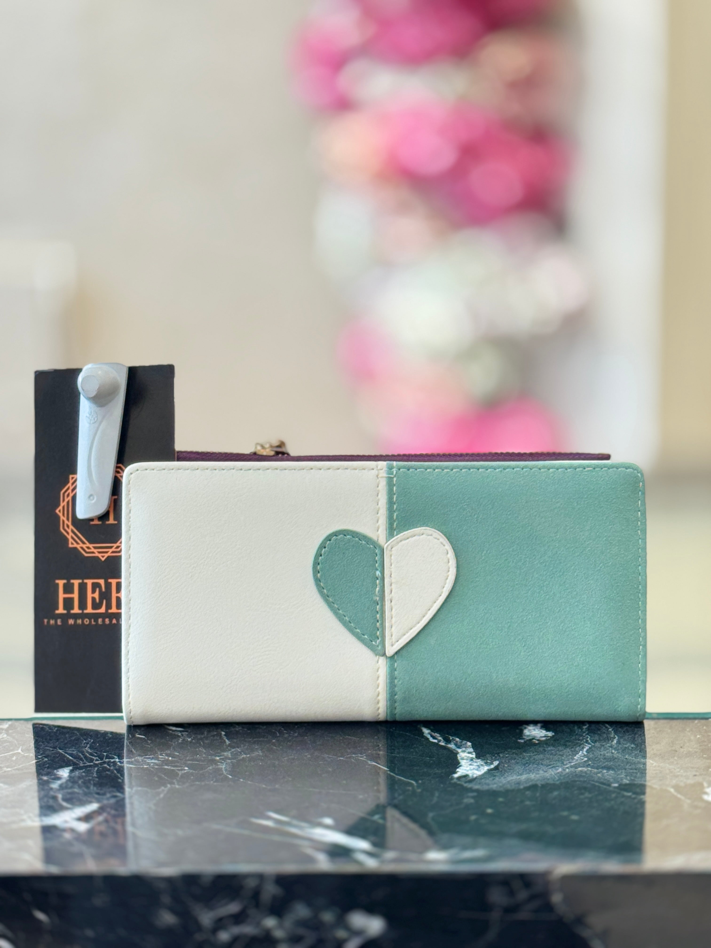 Charming Dual-Tone Heart Motif Wallet q562492