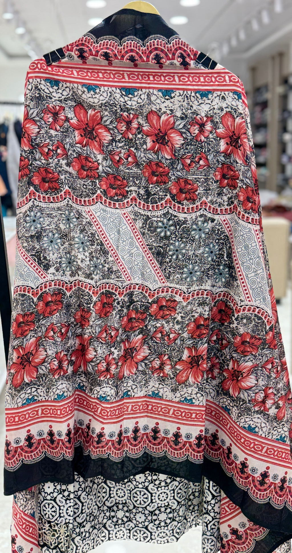 Q562361 striking Black Floral prints, ultimate comfort and elegance.