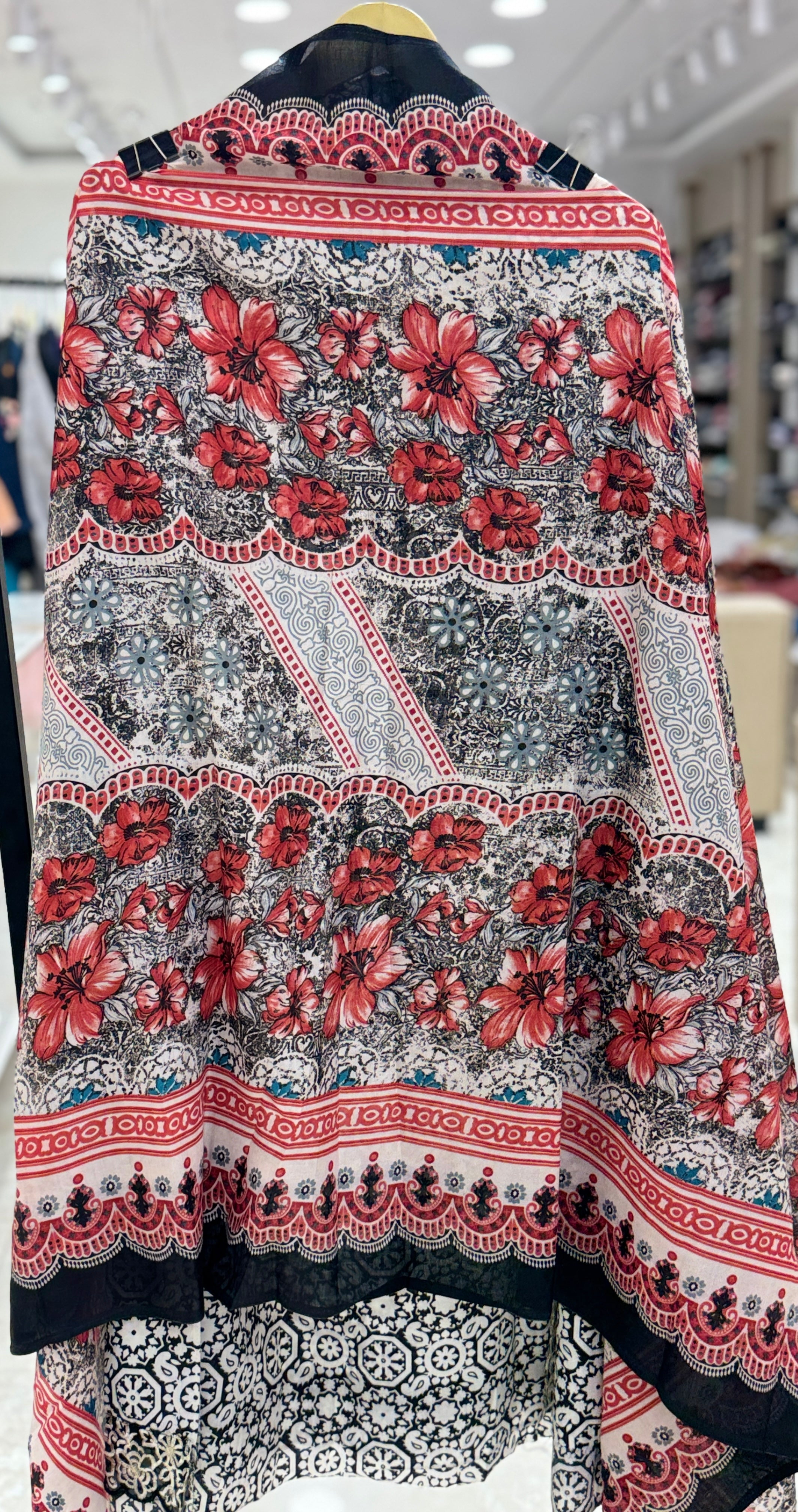 Q562361 striking Black Floral prints, ultimate comfort and elegance.
