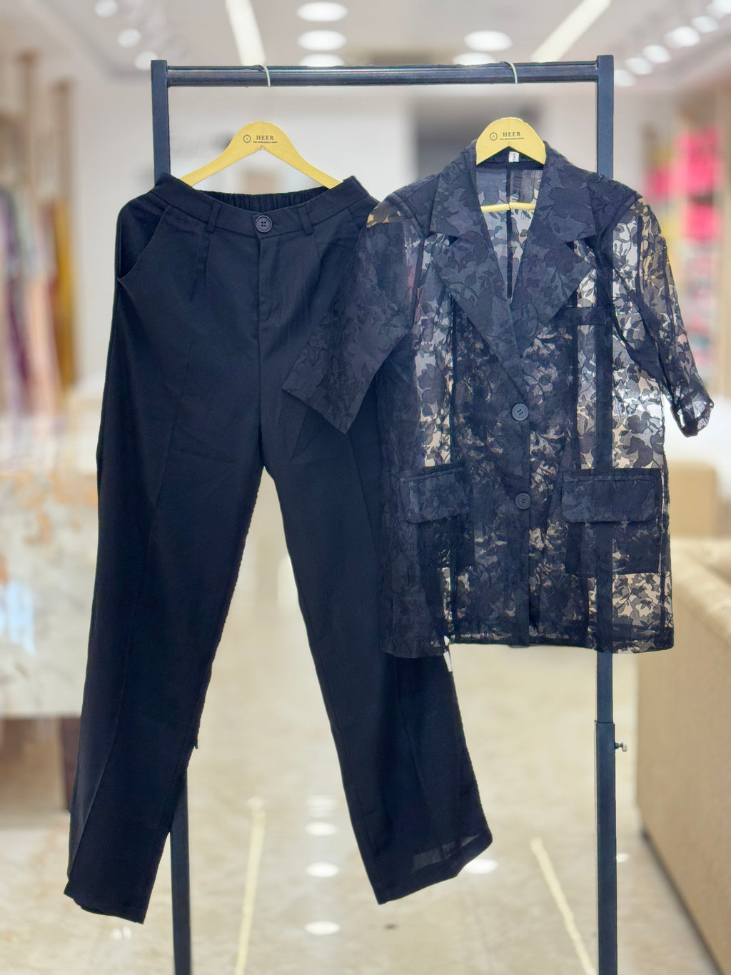 Floral Lace Short-Sleeve Blazer & Trousers Co-ord Set q562546