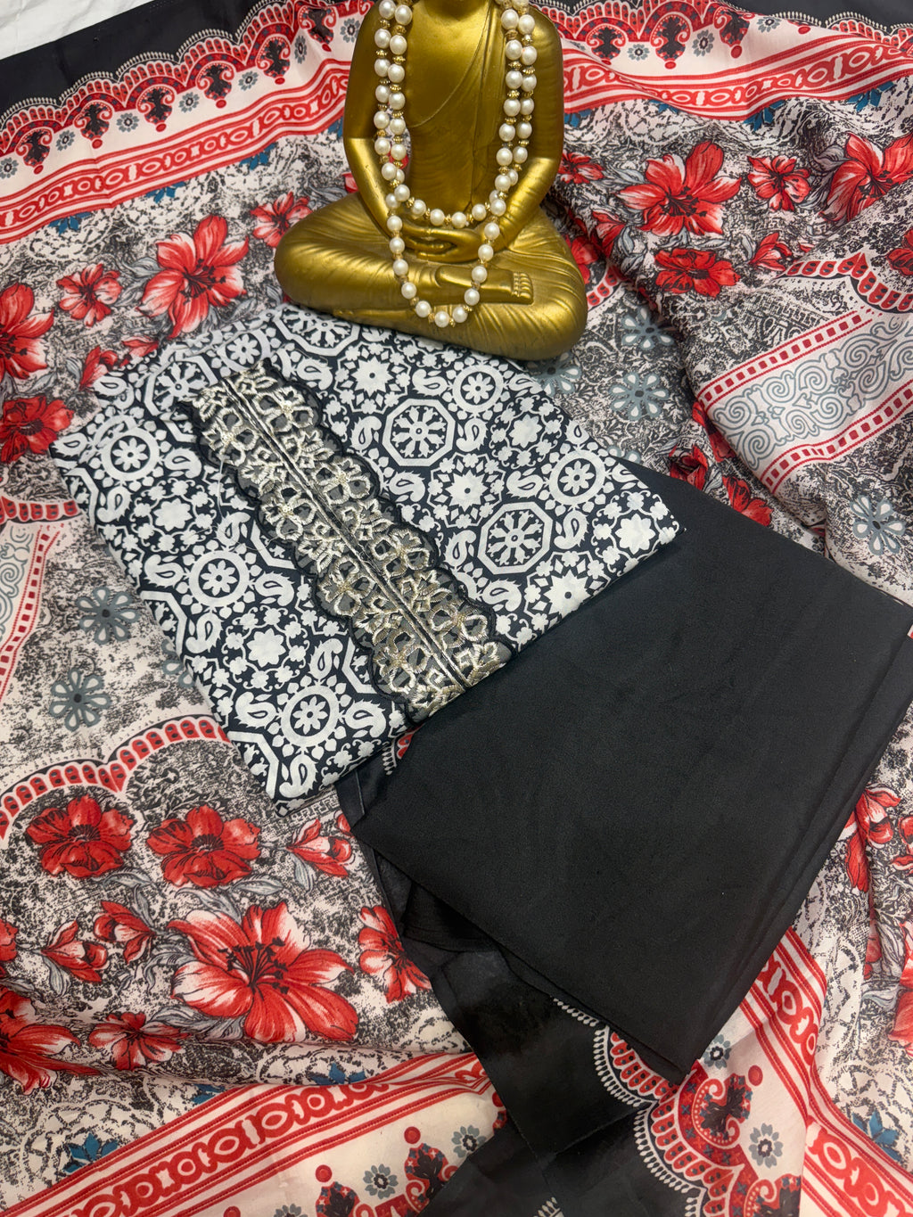 Q562361 striking Black Floral prints, ultimate comfort and elegance.