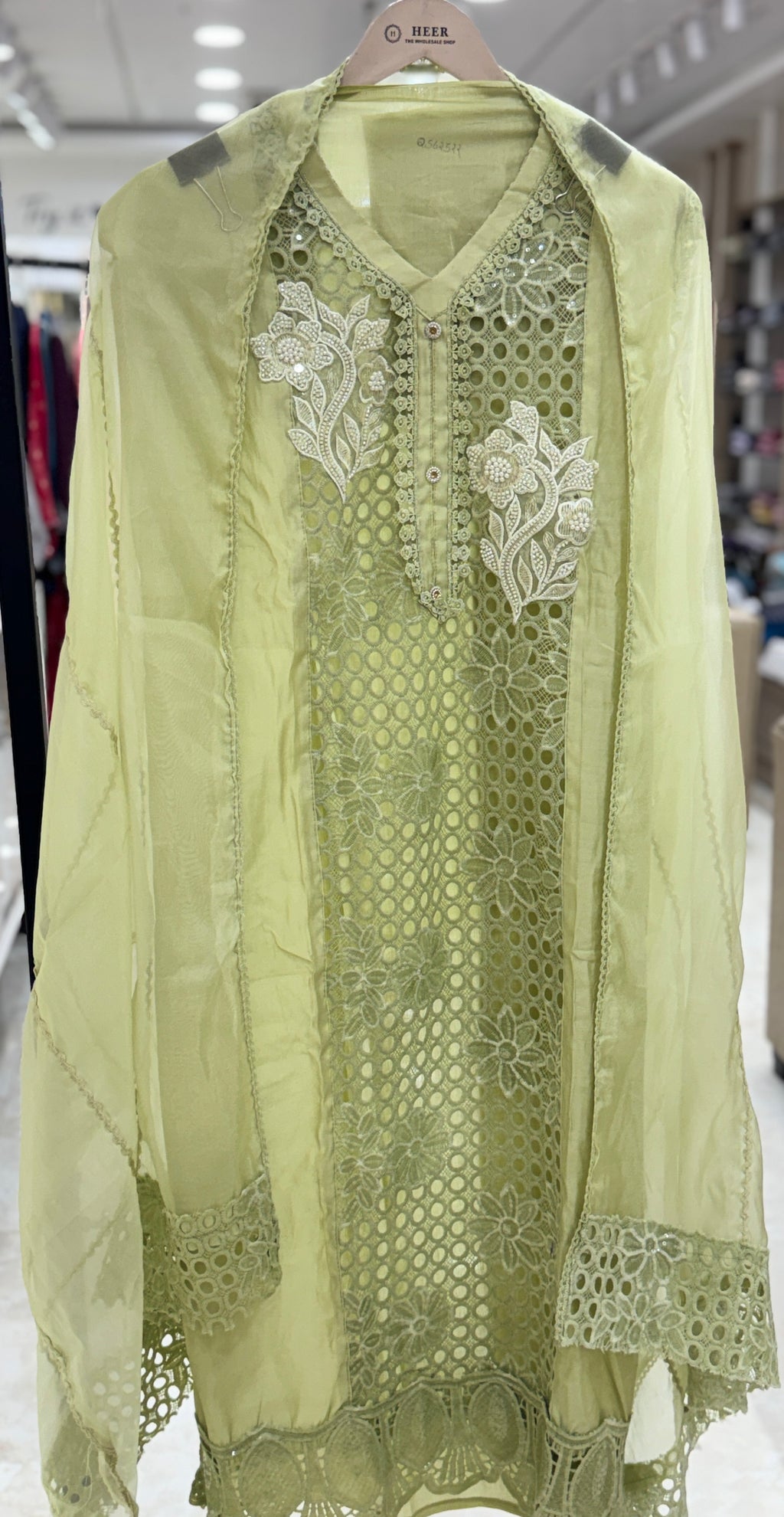 Q562522 EYELET WORK CUTBORDER ADN PEARL WORK BEAUTIFUL ORGANGA DUPATTA .