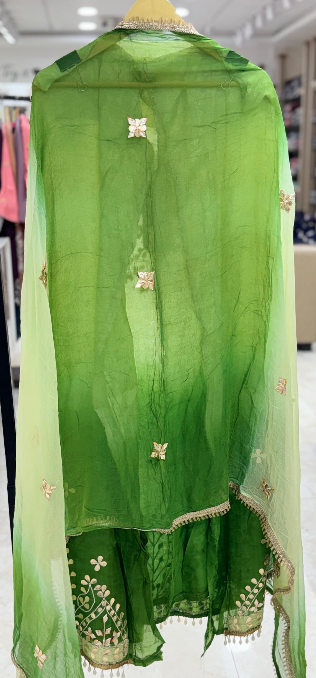 Q561853 High-quality Crepe grainy texture, and wrinkle-resistant nature
