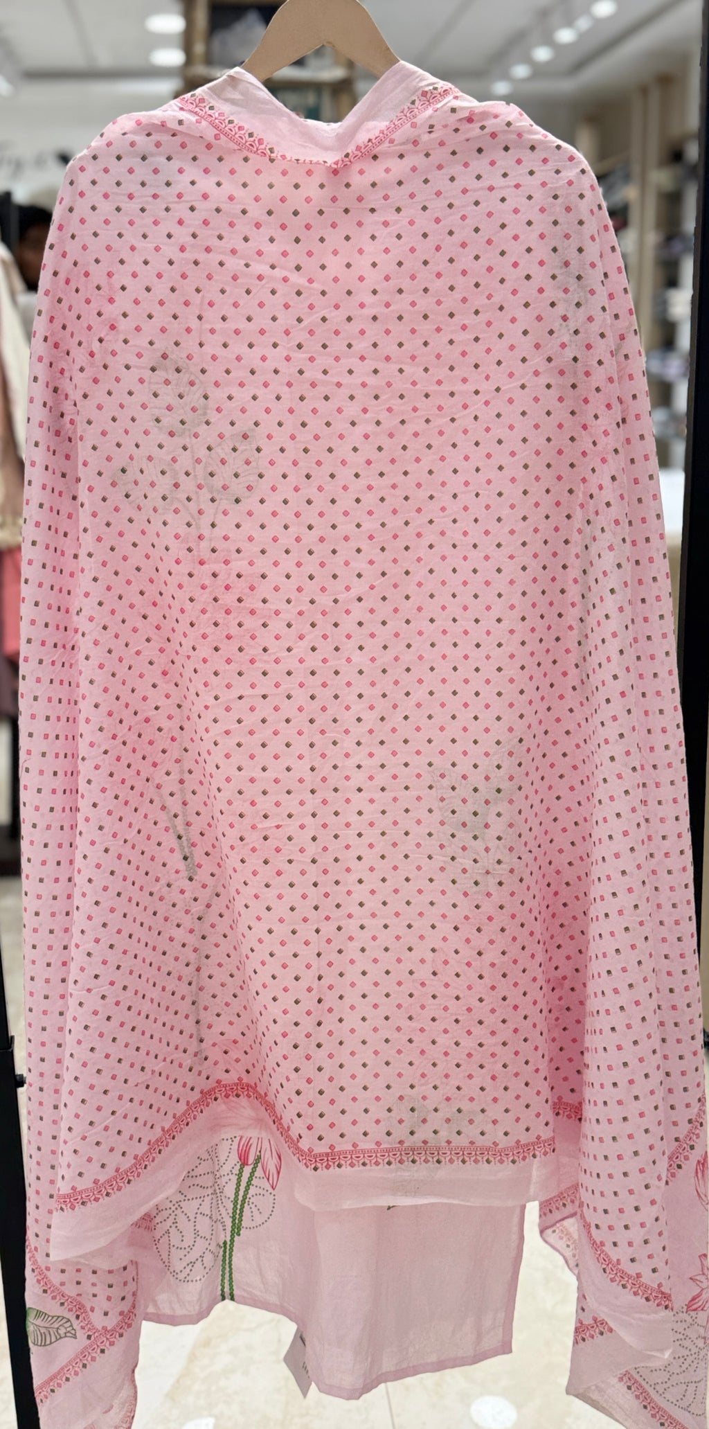 Q562630 Elegant Peach Cotton Kurta Pant Set with Floral Printed Dupatta