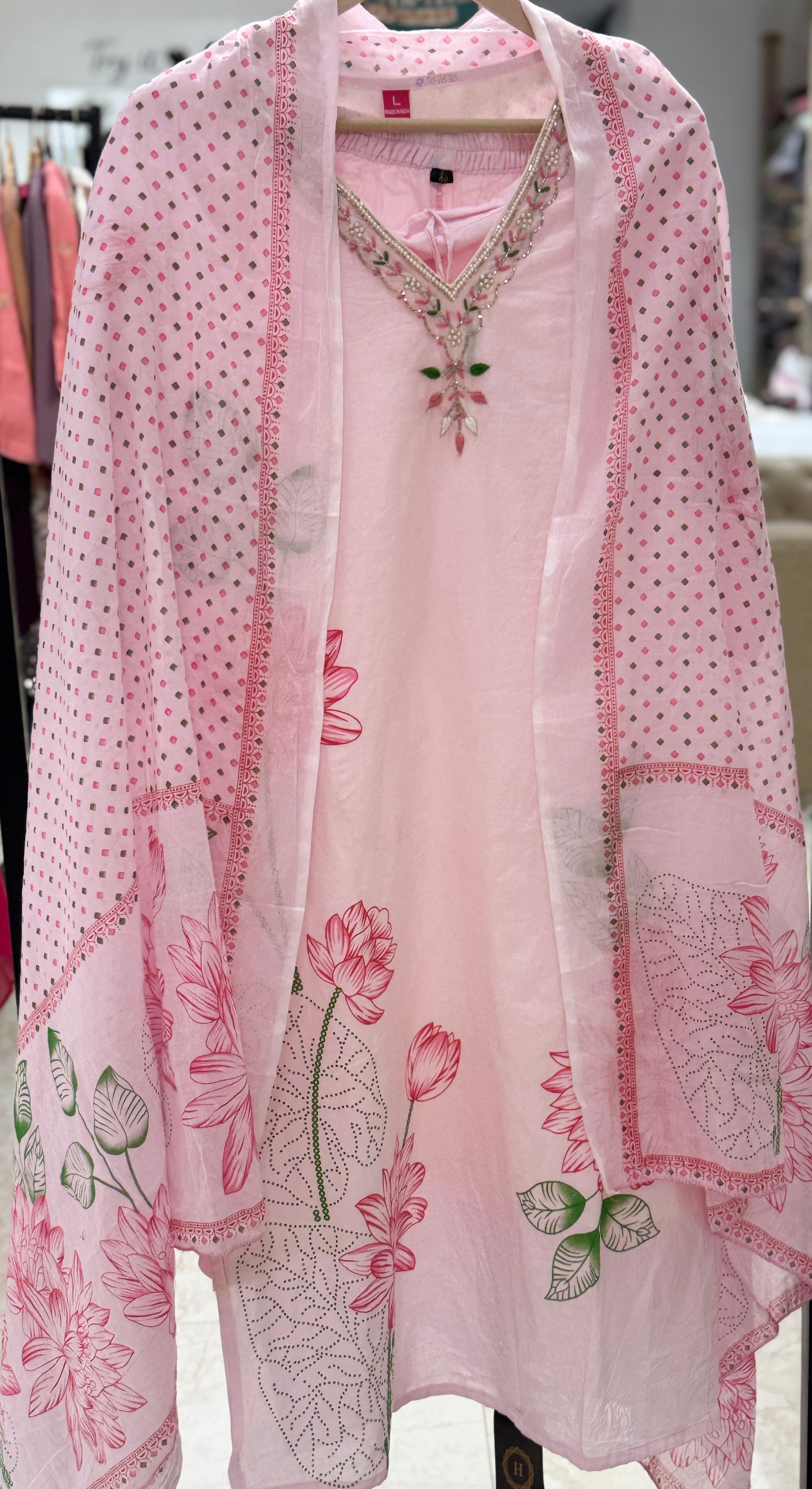 Q562630 Elegant Peach Cotton Kurta Pant Set with Floral Printed Dupatta