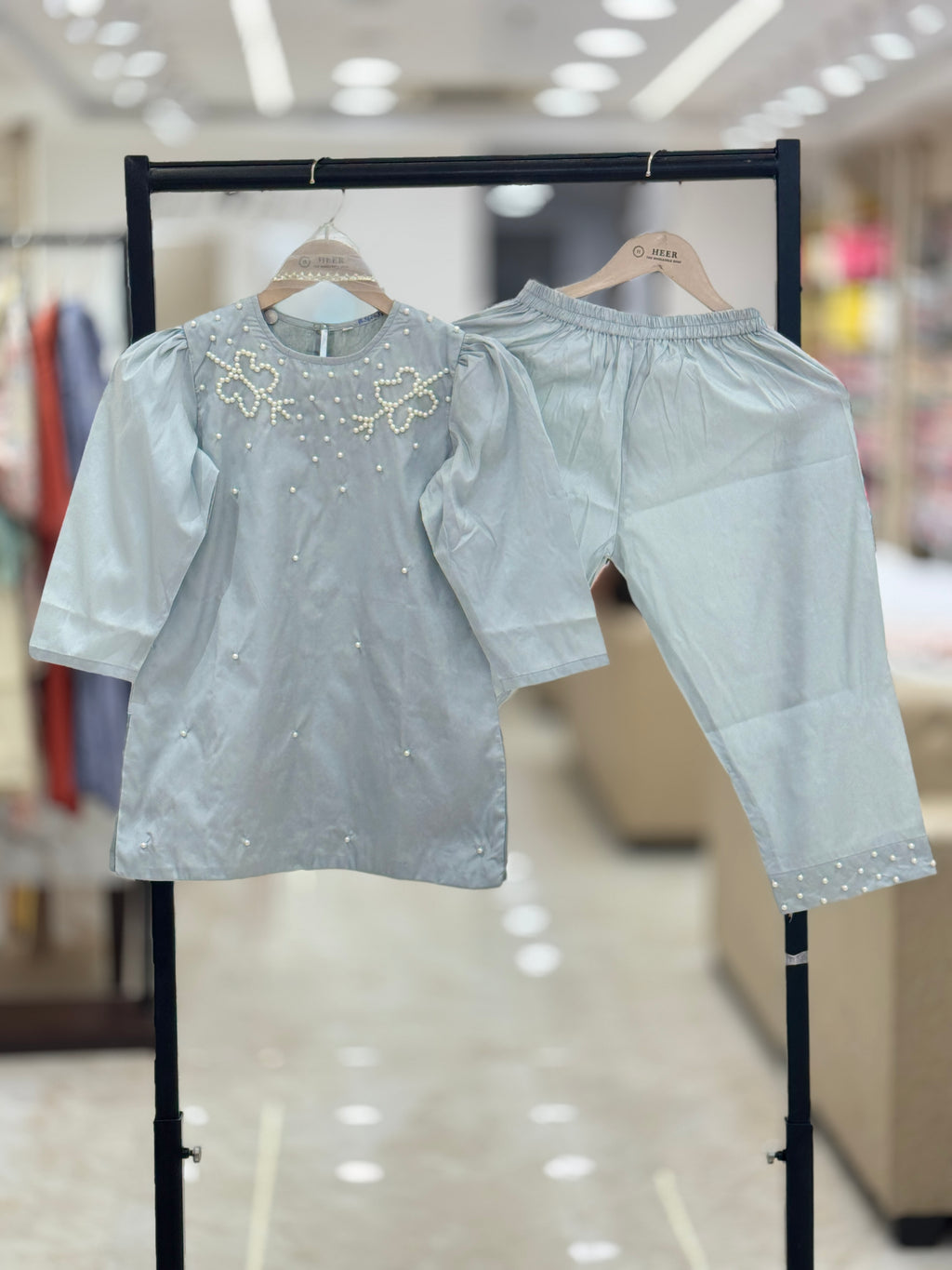 Pastel Grey Pearl-Embellished Kurta & Trousers Set q562952