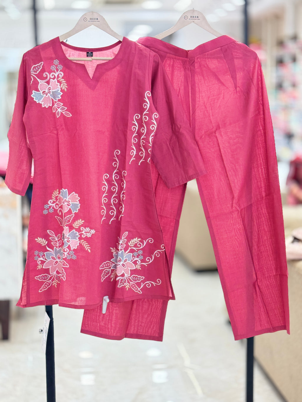 Elegant Rose Pink Cotton Kurta Set with Intricate Floral embrodary q562937