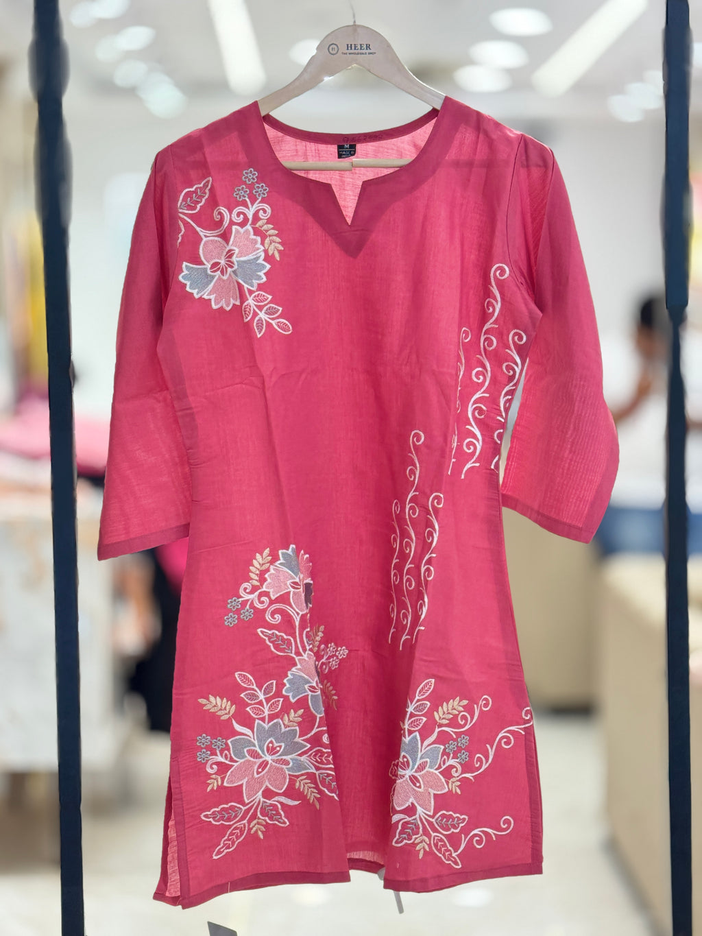 Elegant Rose Pink Cotton Kurta Set with Intricate Floral embrodary q562937