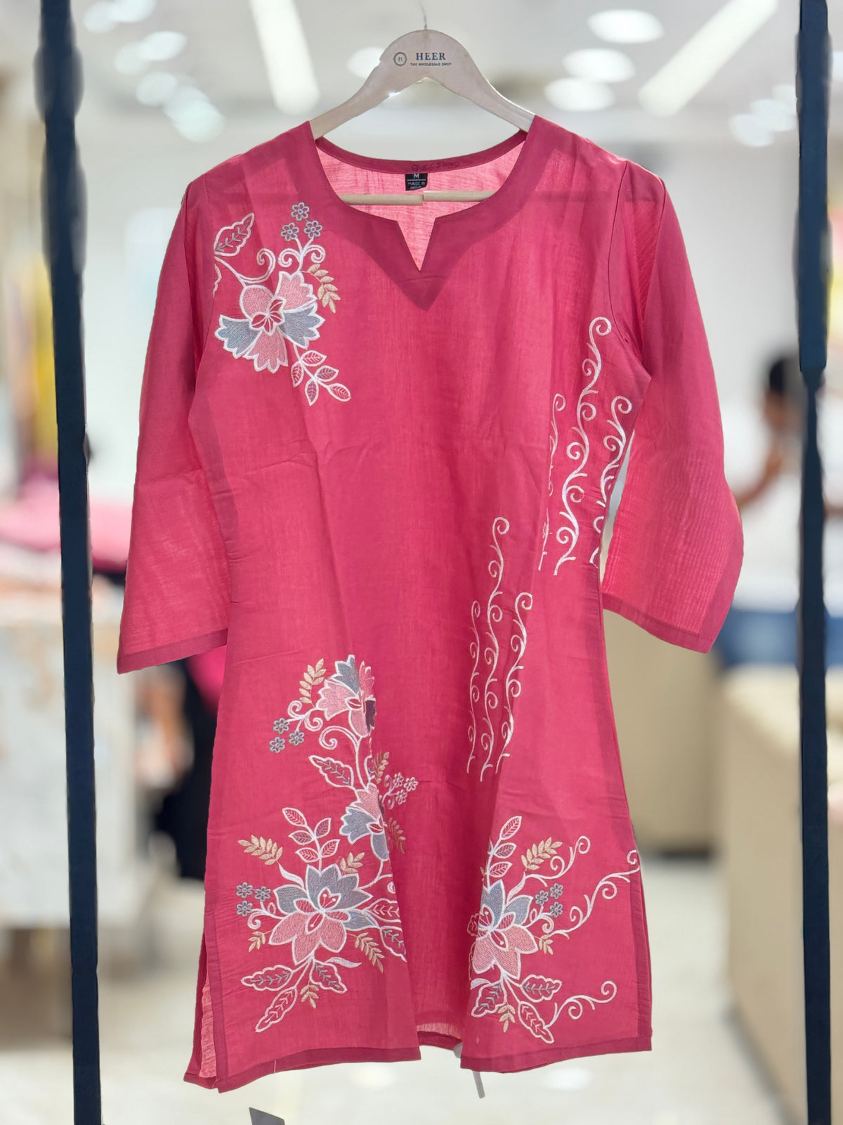 Elegant Rose Pink Cotton Kurta Set with Intricate Floral embrodary q562937