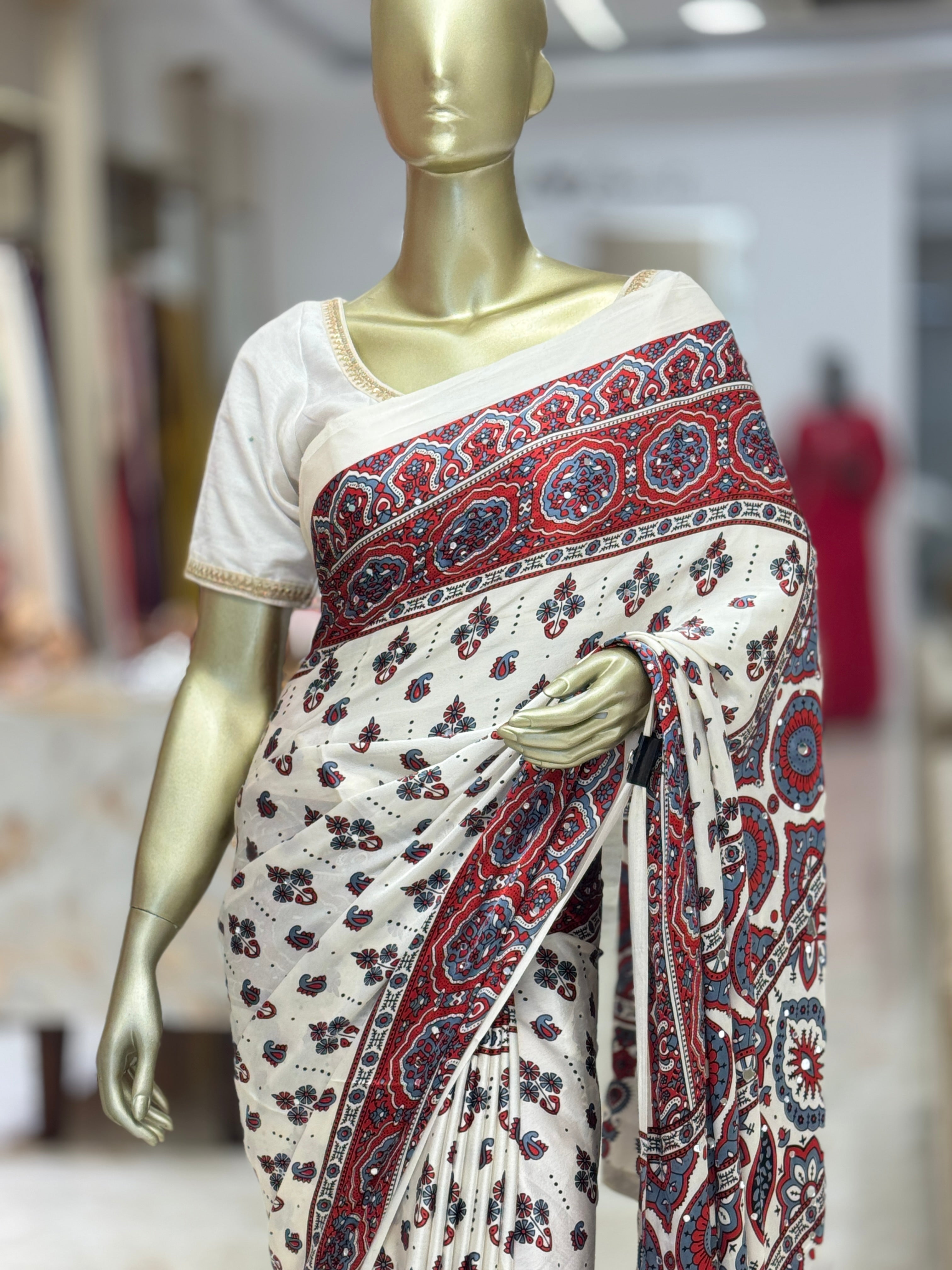 Elegant Off-White and Maroon Block Print Cotton Saree with Traditional Border q562964