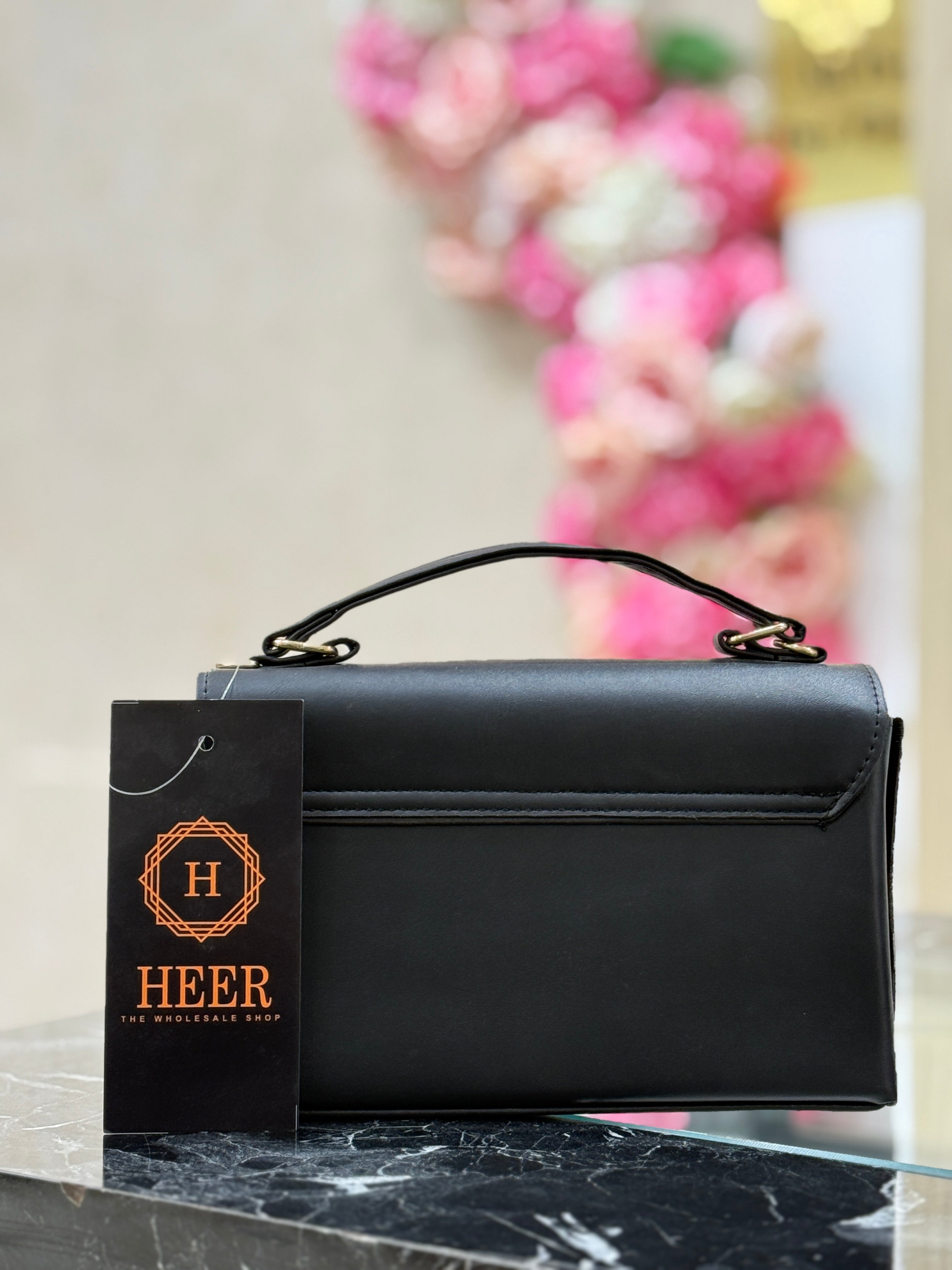 Q562451 Black Textured Handbag