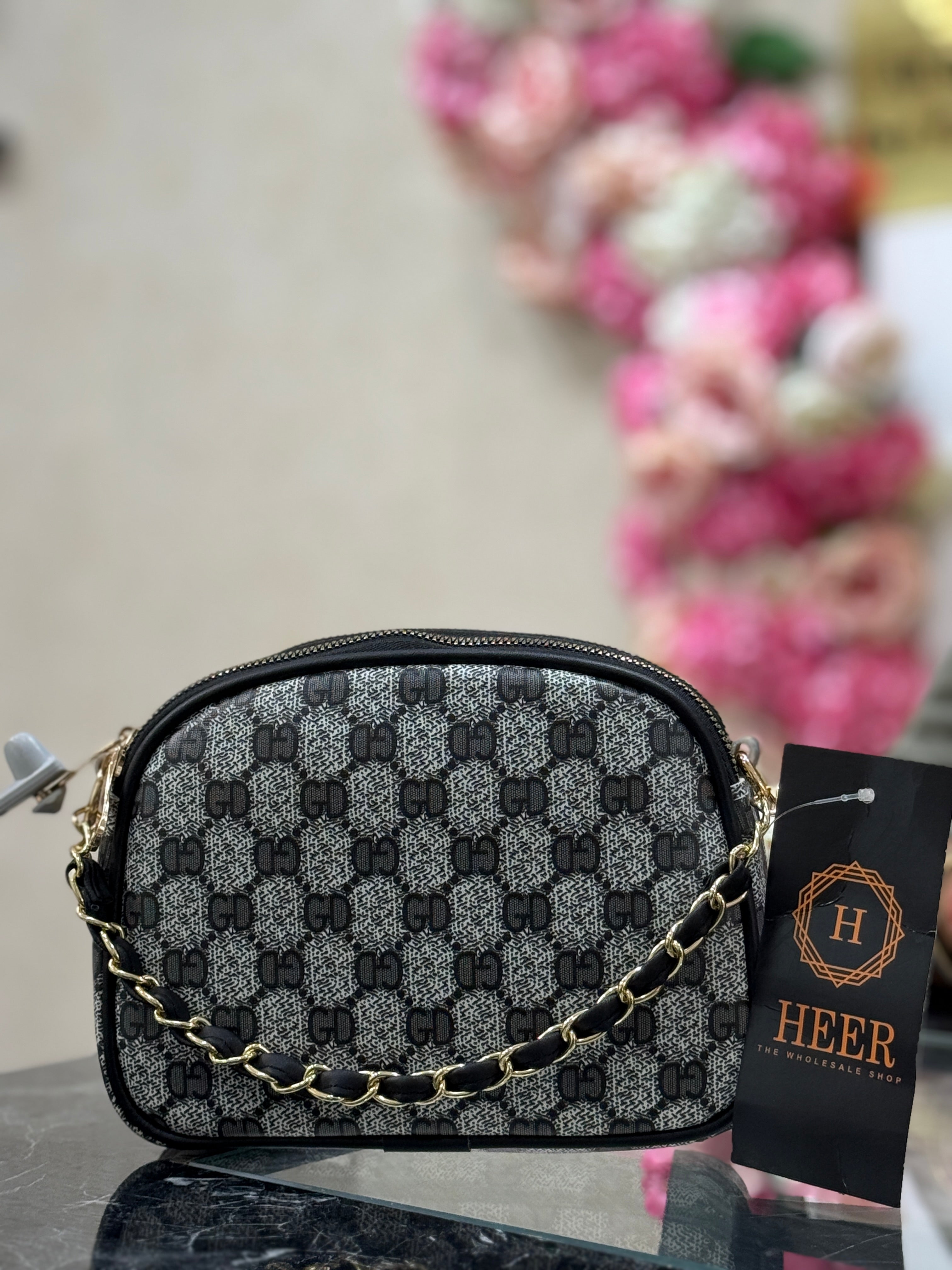 Q562455 Classic stripe handbag