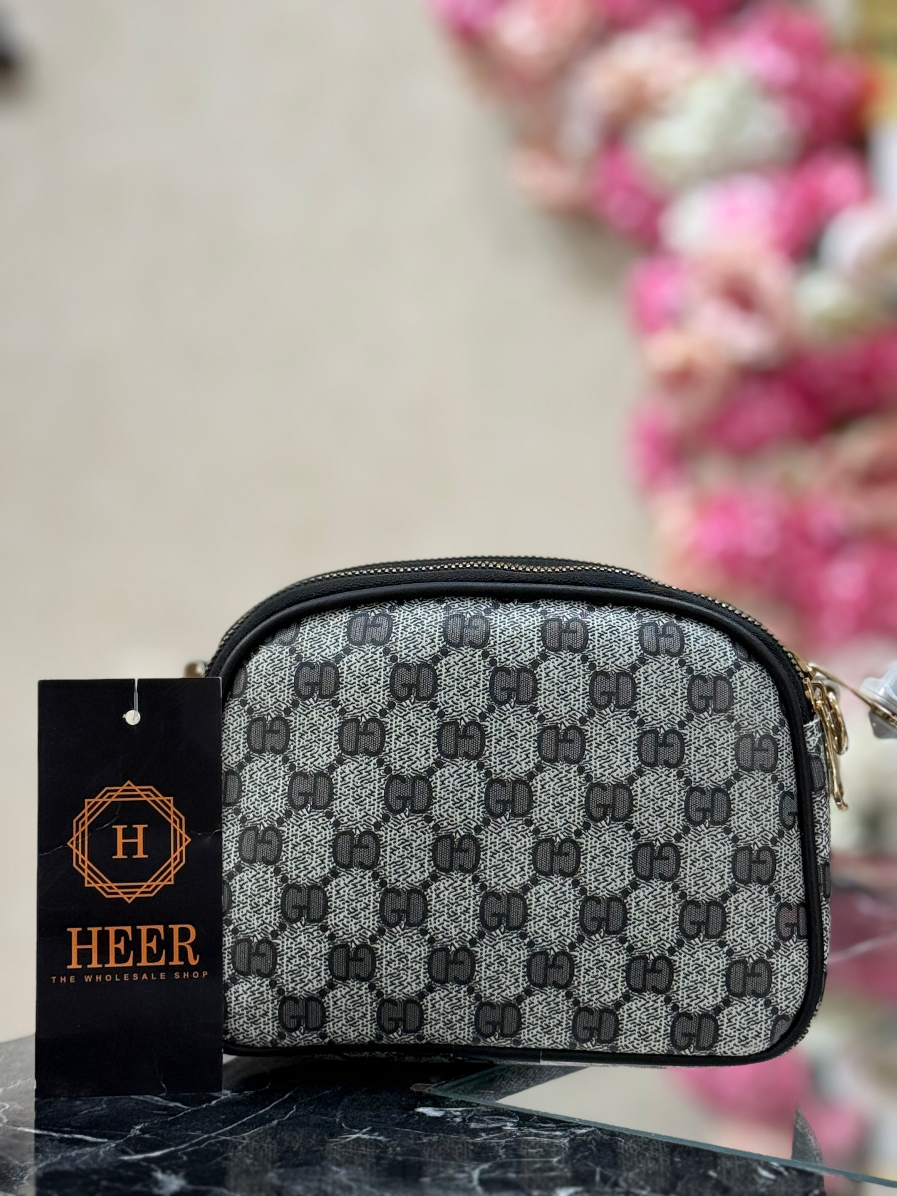 Q562455 Classic stripe handbag