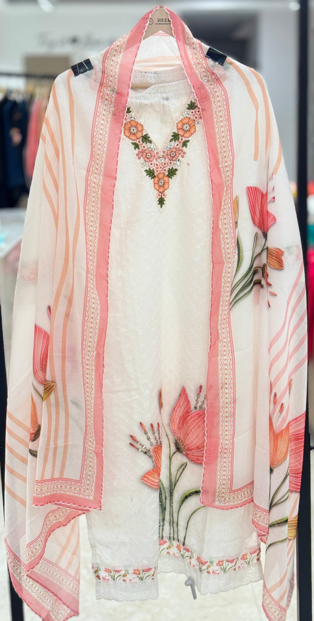 Elegant White Floral Cotton Suit READY MADE Q562658