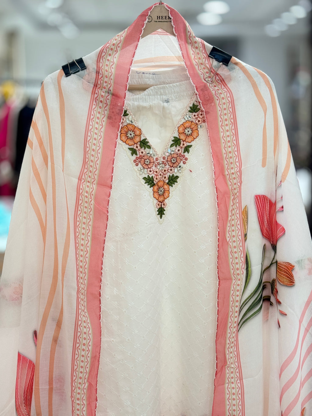 Elegant White Floral Cotton Suit READY MADE Q562658