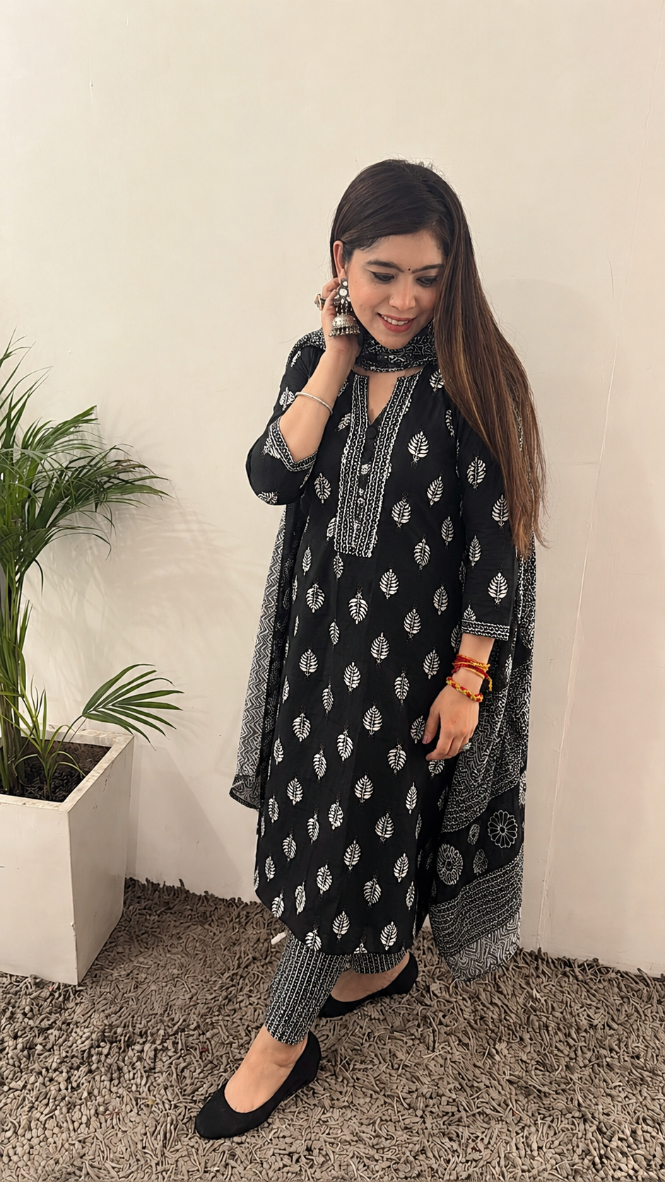Timeless Black Floral Print Suit Set with Coordinating Dupatta q562792