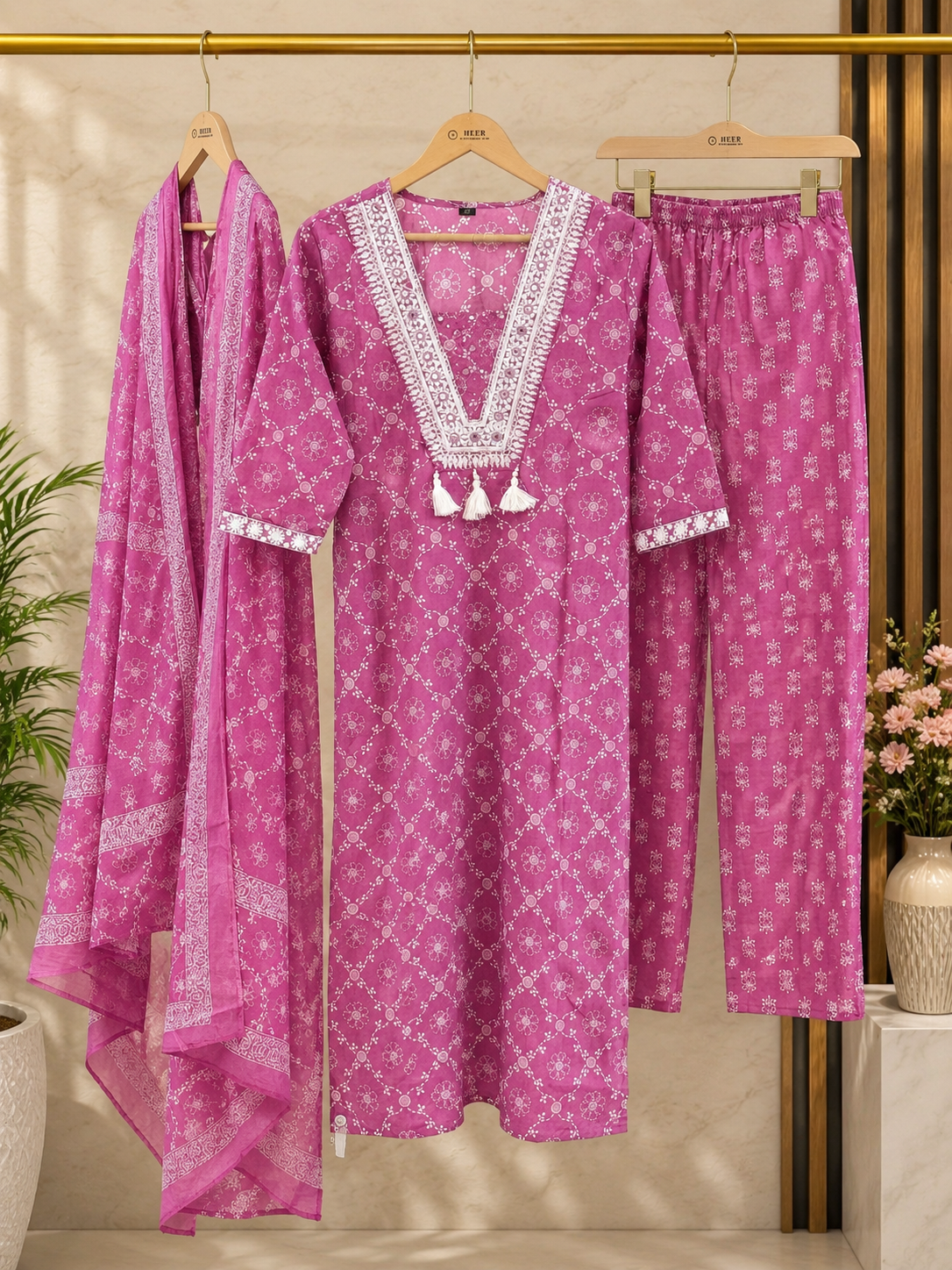 Fuchsia Floral Print Kurta Set with White Embroidery q562821