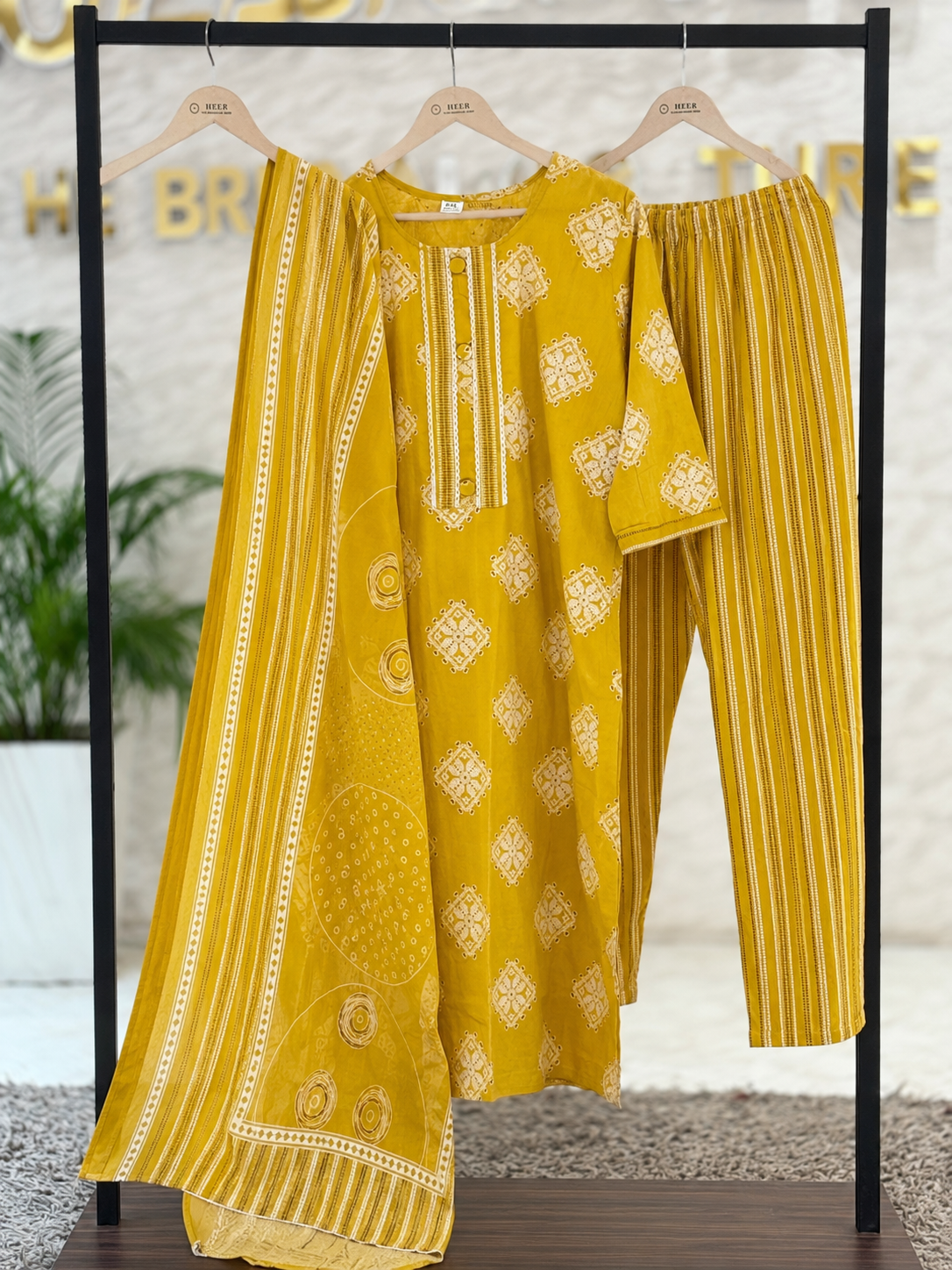Radiant Mustard Geometric Print Kurta Set q562789