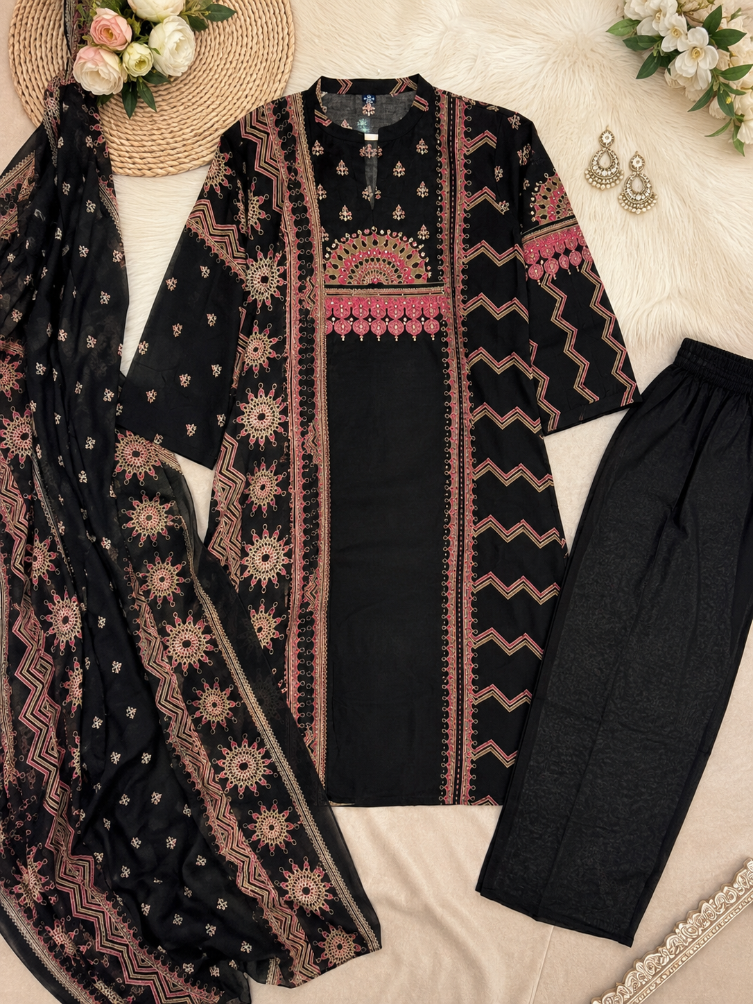 Elegant Black Printed Kurta Set with Coordinated Dupatta q562808