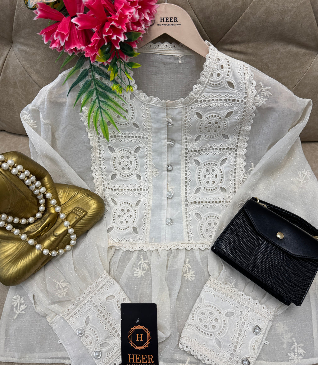 Q562319 White soft lightweight premium top