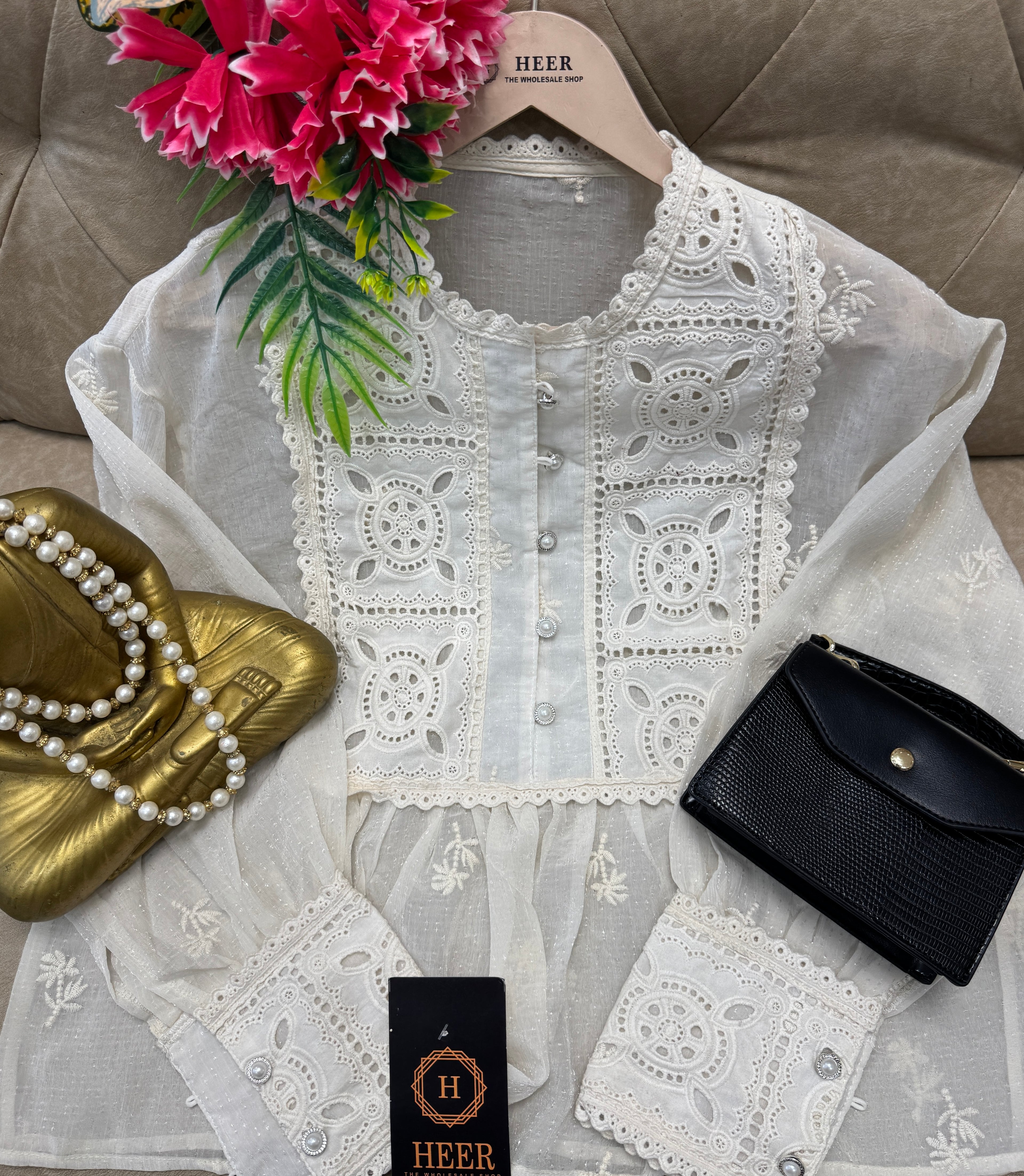 Q562319 White soft lightweight premium top