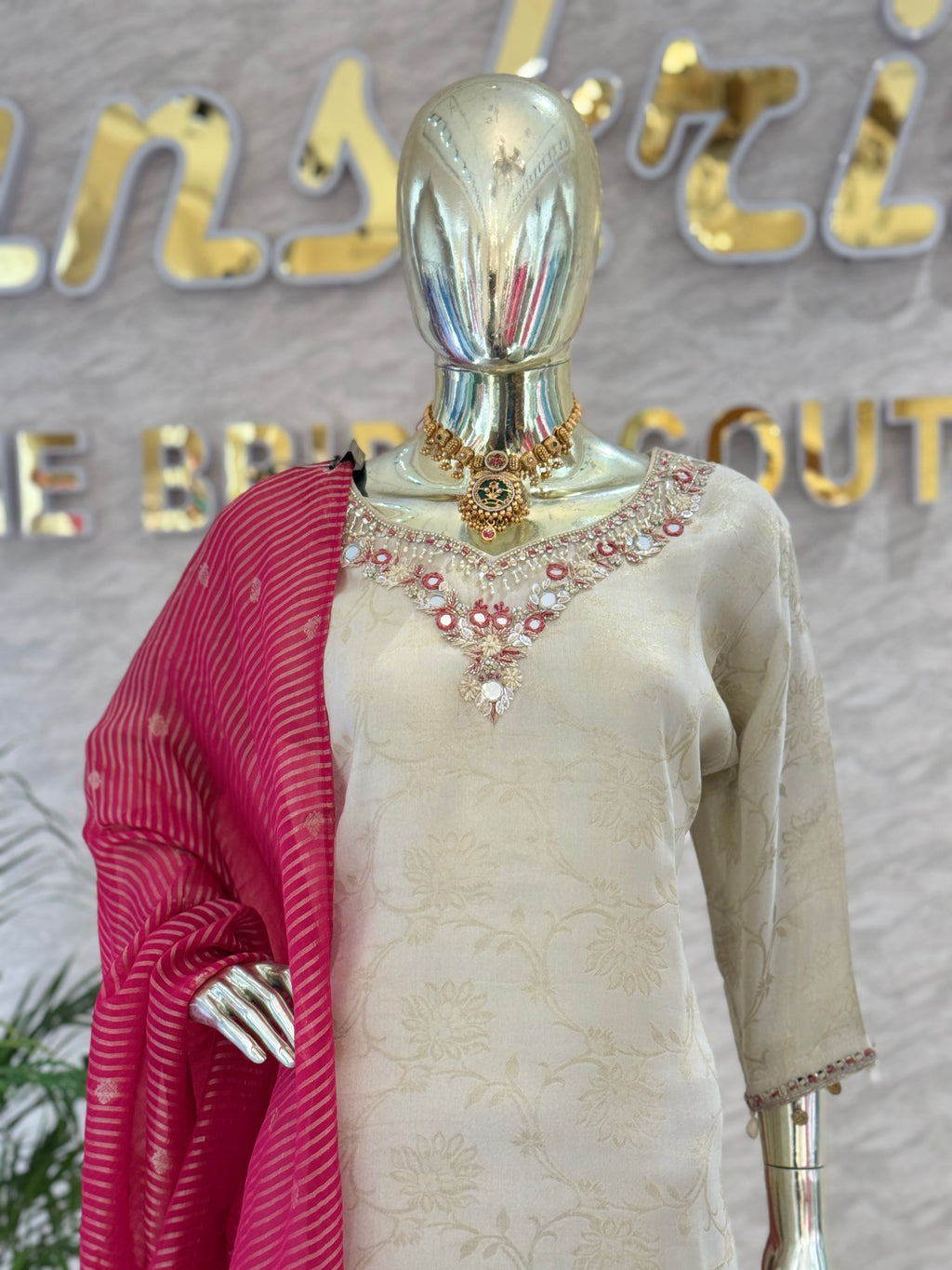 Q562615 ivory straight kurta set with pants vibrant dupatta.