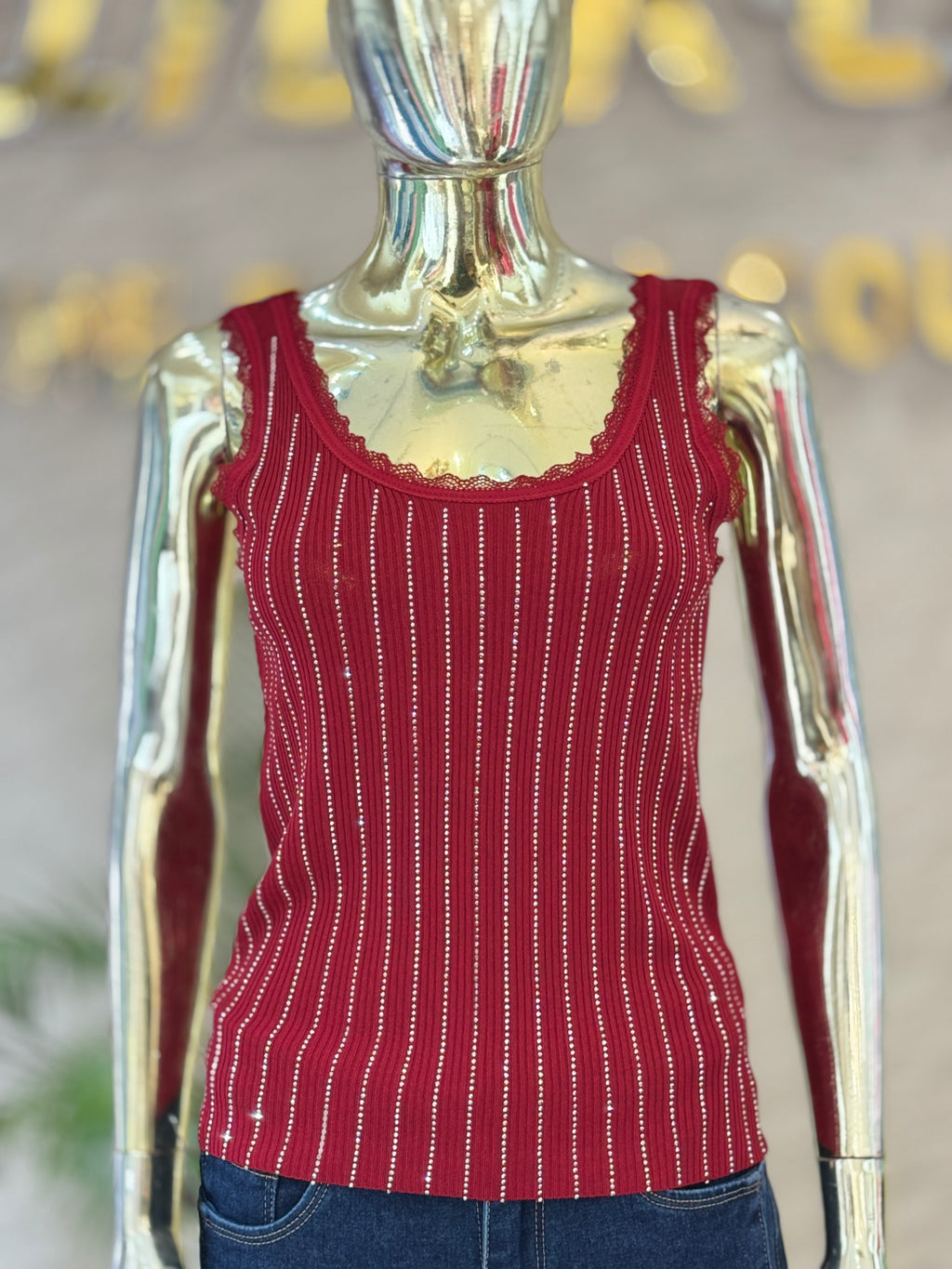 Q562324 Elegant mehroon ribbed sleeveless top with lace detailing and shimmer stripe design.