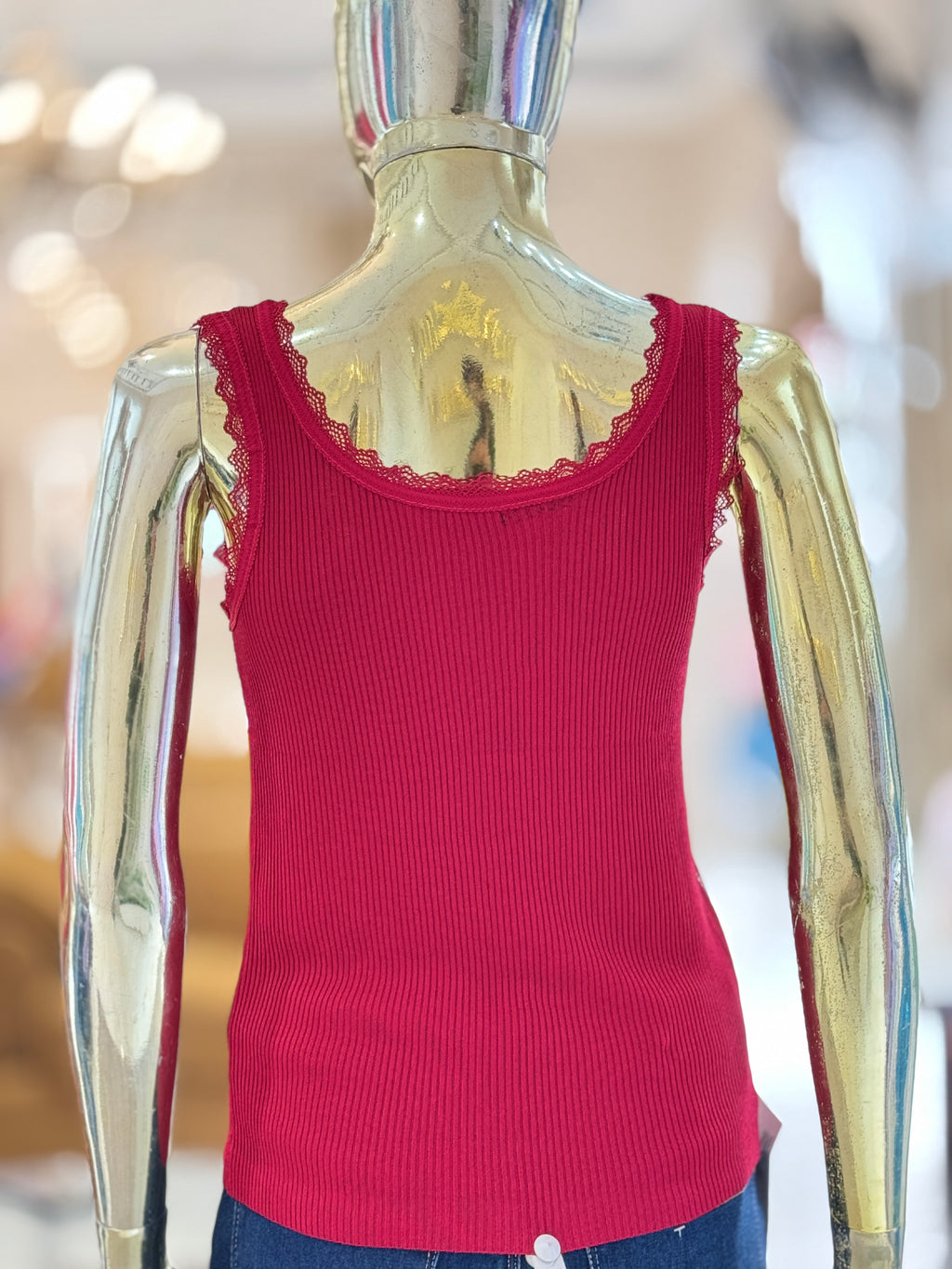 Q562324 Elegant mehroon ribbed sleeveless top with lace detailing and shimmer stripe design.
