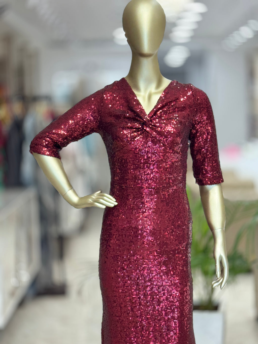 Q561245 Elegant wine shimmer bodycon gown with a flattering mermaid silhouette