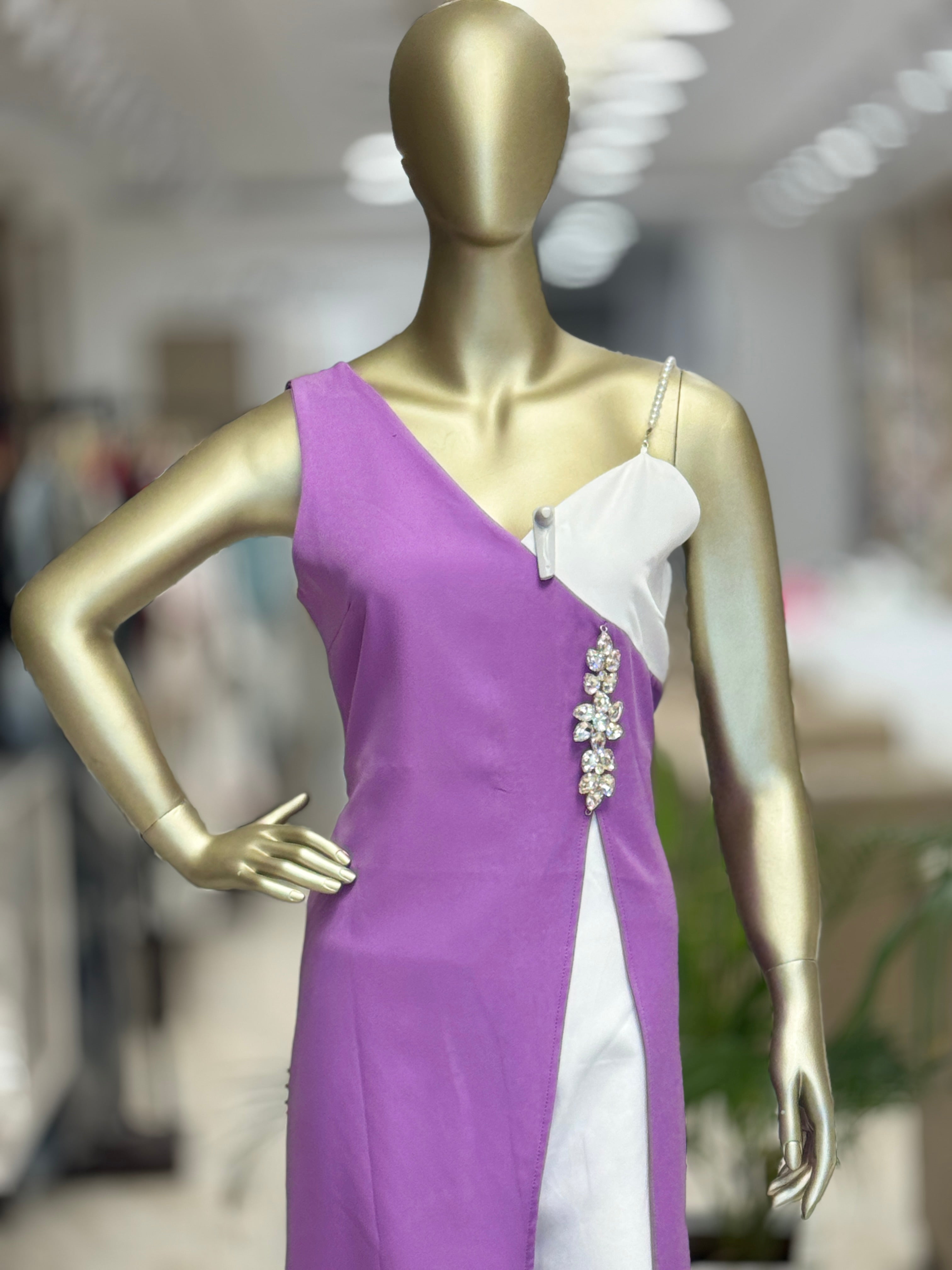 Q562307 Elegant lavender and white one-shoulder midi dress