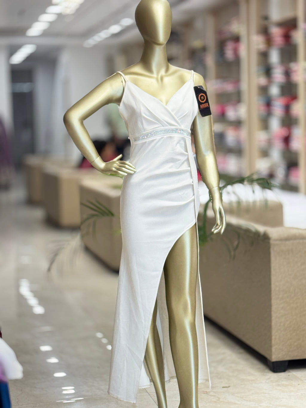 Q56712 Elegant white bodycon gown with a stylish high slit and delicate shoulder straps.