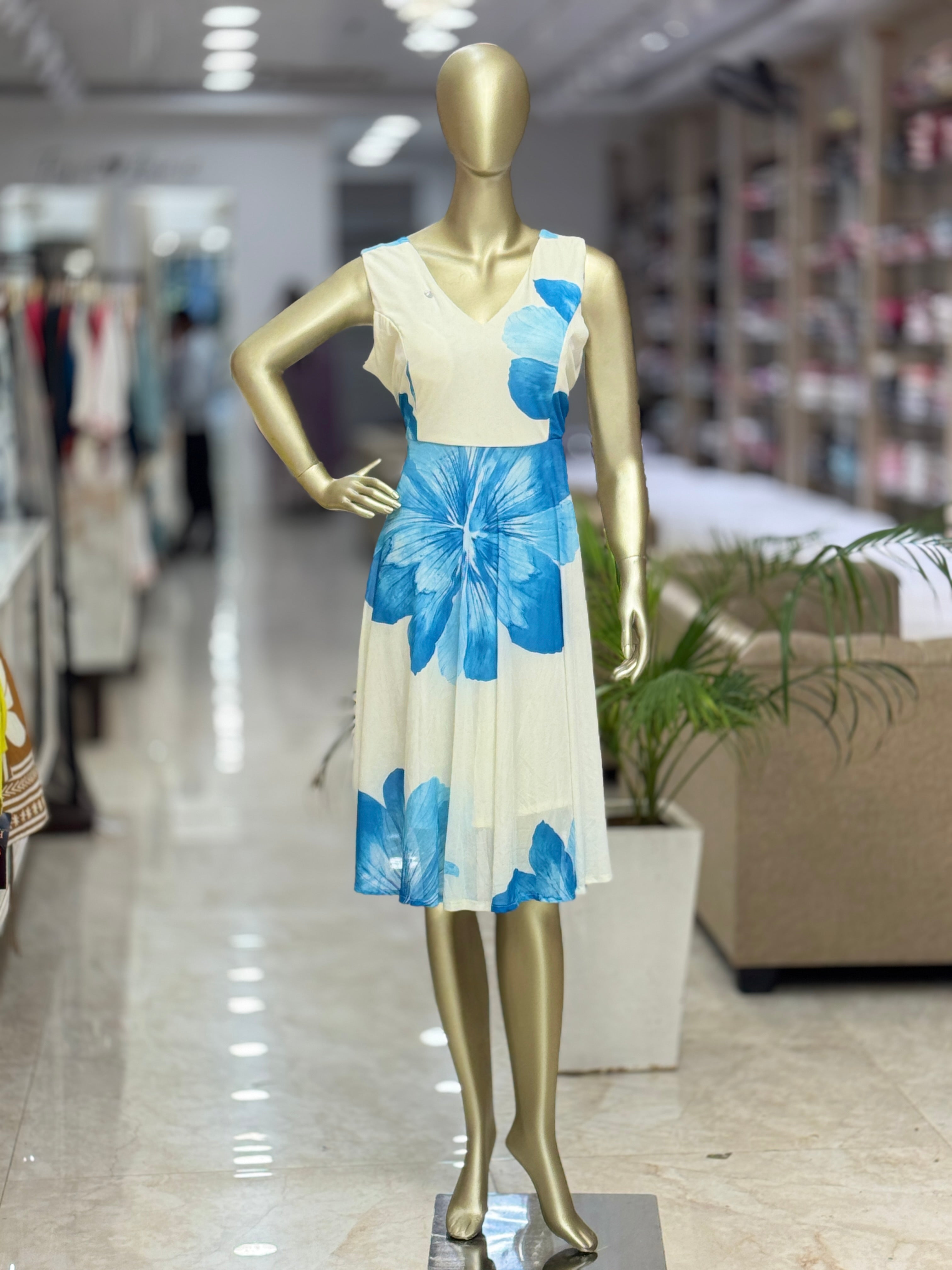 Q562565 White & Blue Floral Sleeveless Midi Dress
