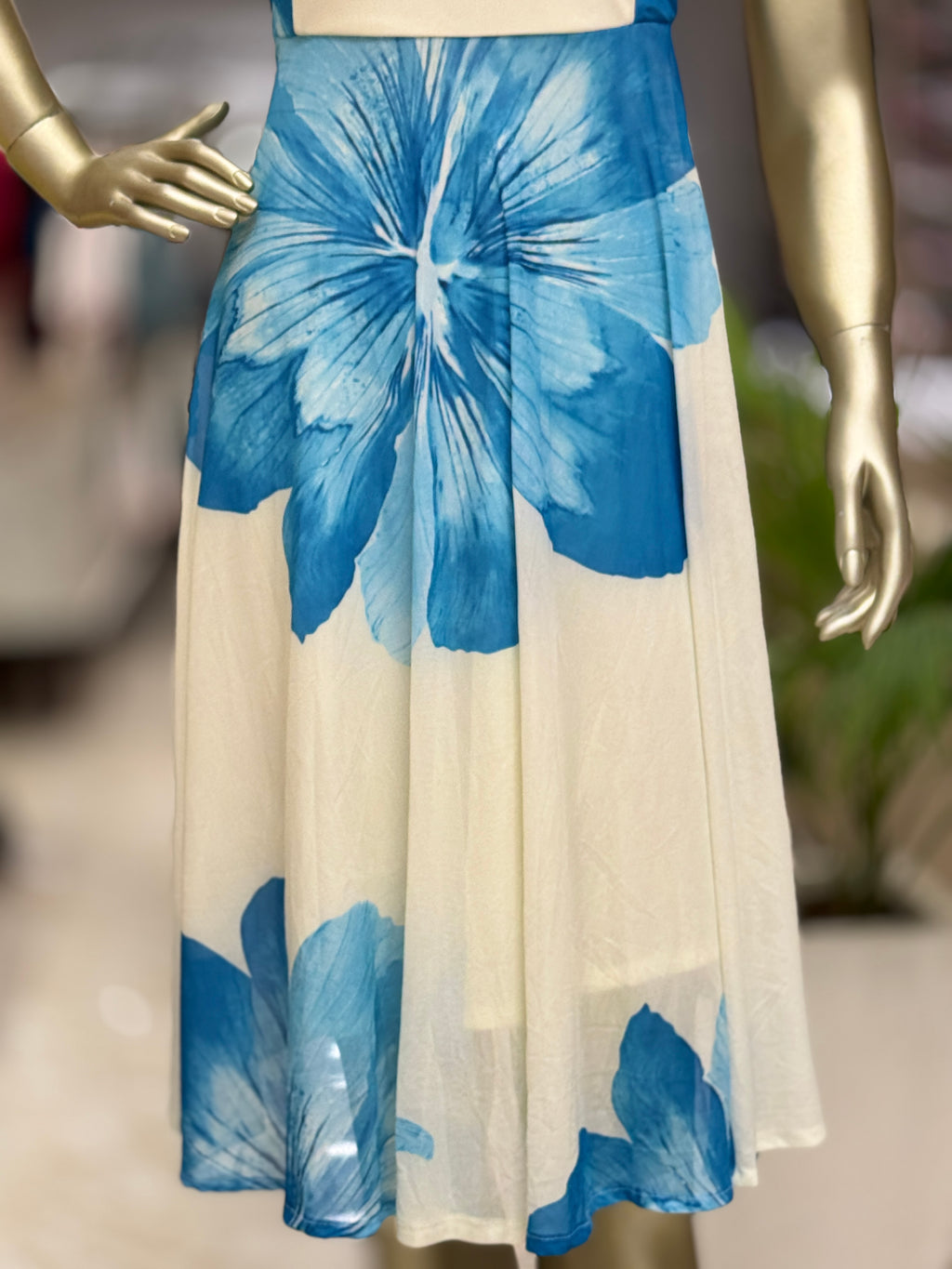 Q562565 White & Blue Floral Sleeveless Midi Dress