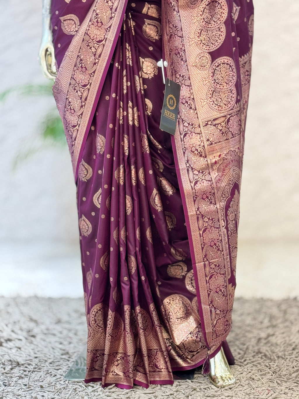Q562722 Royal Purple Flowing Silk Saree