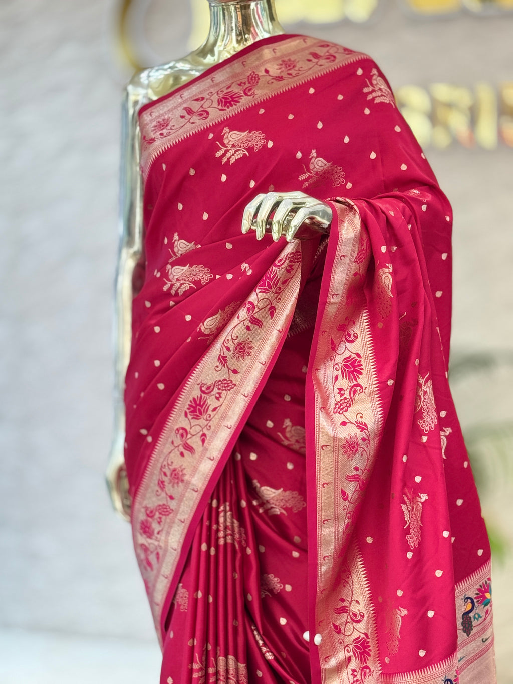 Magenta Silk Saree Q562721