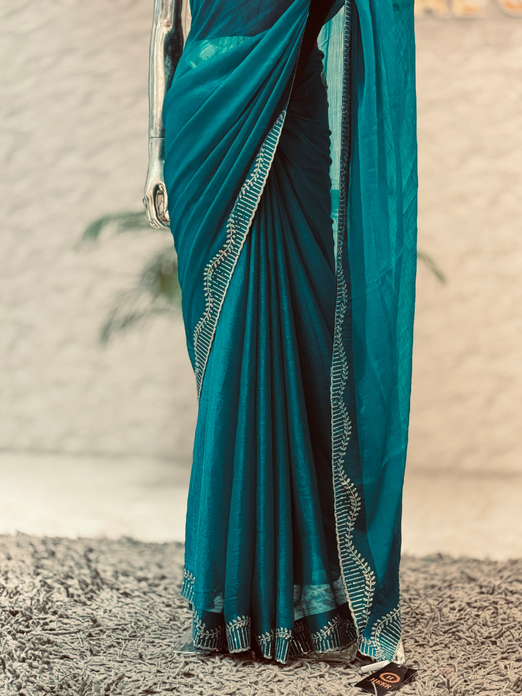 Majestic Peacock Teal Crinkle Silk Saree with Hand-Studded Border q562437