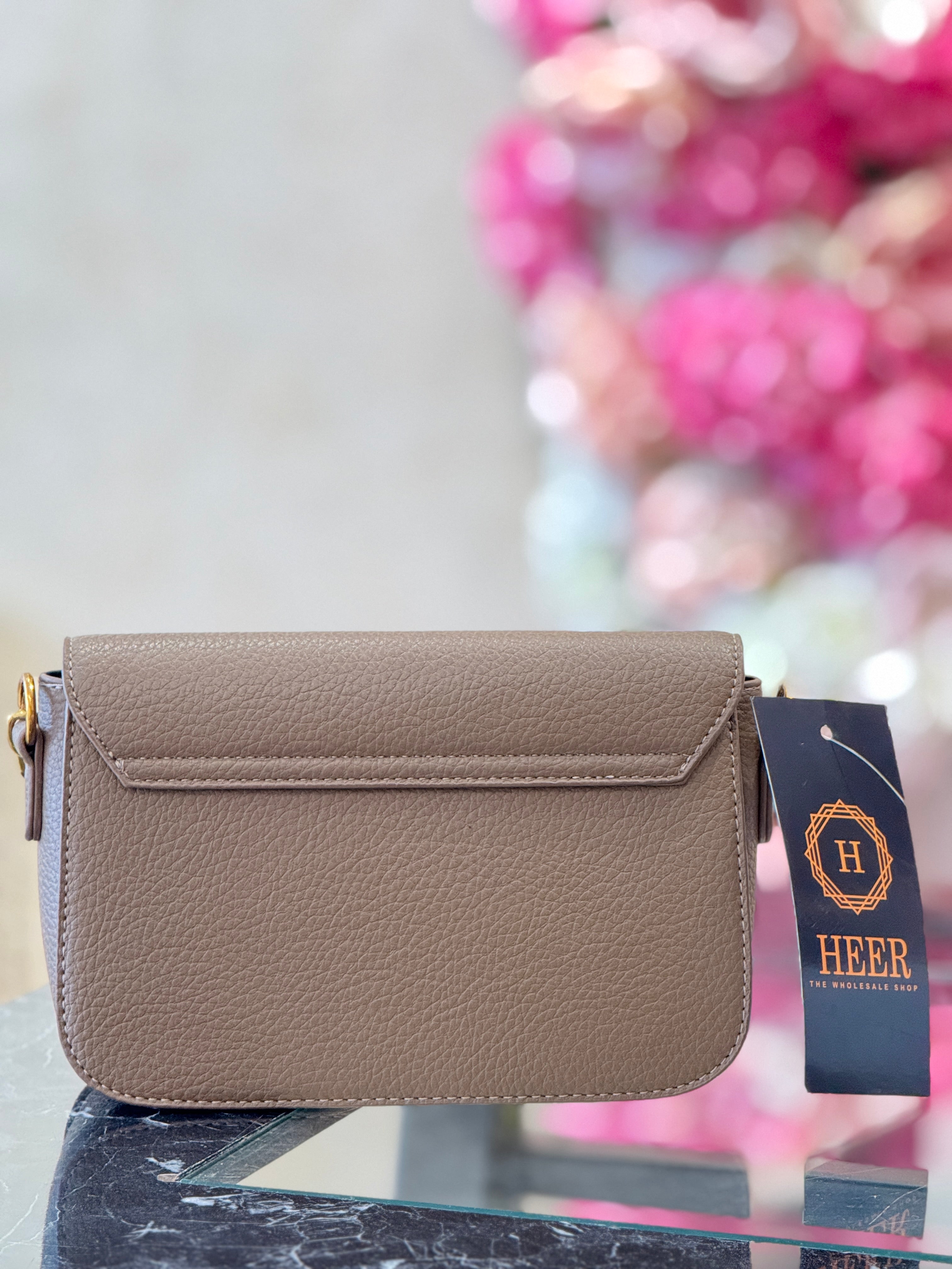 Q562475 Elegant Brown Textured Sling Bag with Gold Chain Strap