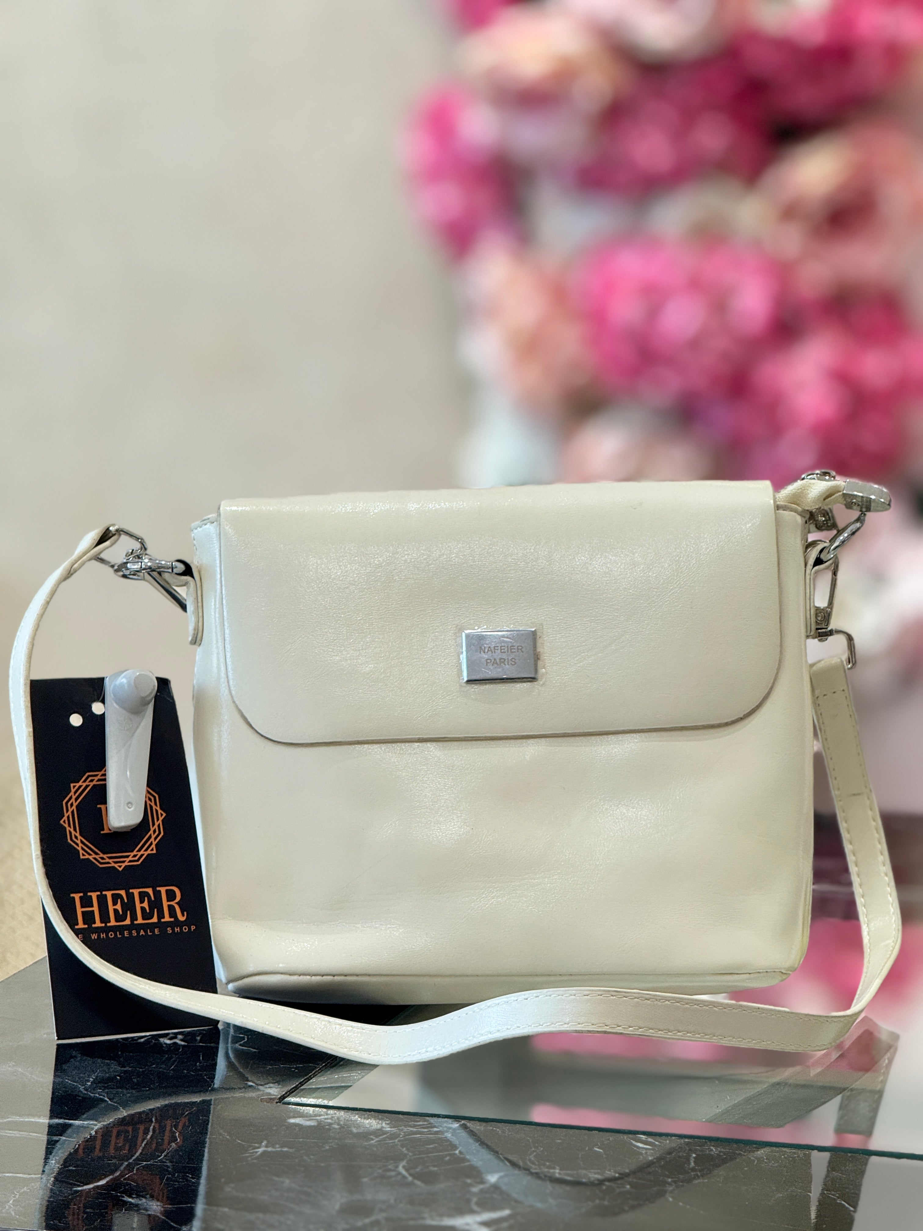 Q562453 Elegant White Sling Crossbody Bag for Women