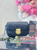 Q562462 Elegant Black Quilted Sling Bag with Gold Chain Strap