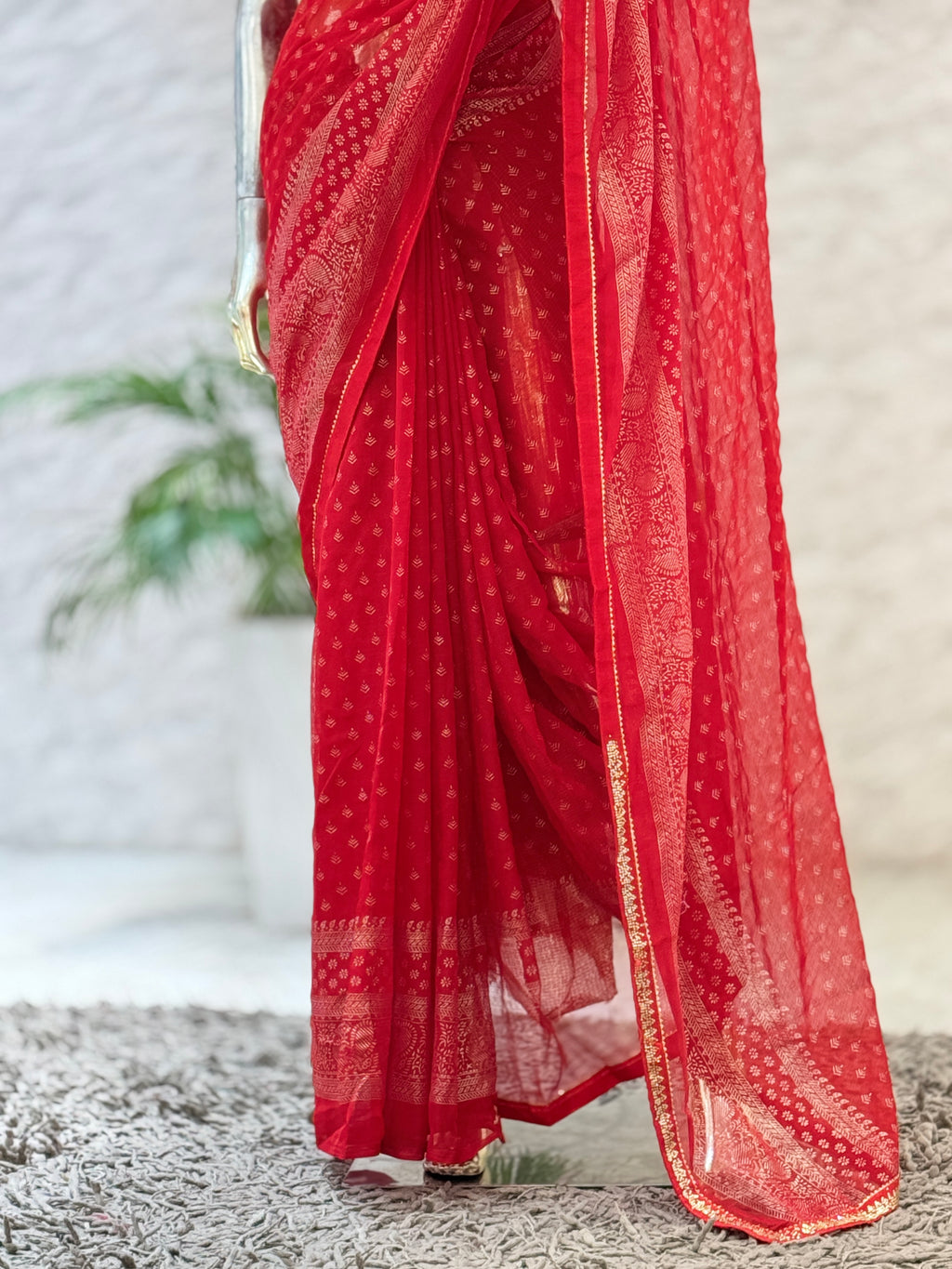Q562416 Elegant Georgette Chiffon Saree with Designer Blouse